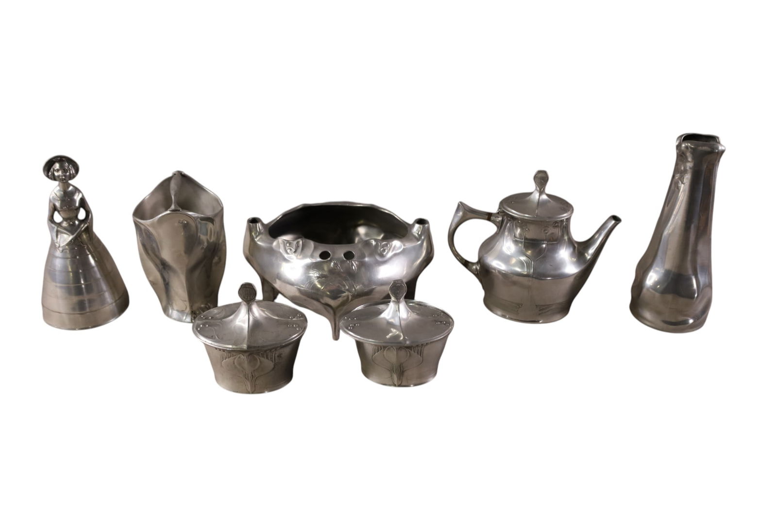 GROUPING OF ART NOUVEAU PEWTER: ART NOUVEAU PEWTER ITEMS. 4" - 8" H