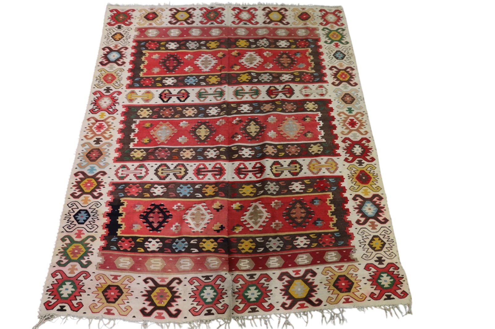 APPROX 5' 6" x 4' 5" HANDMADE WOOL RUG: FLATWEAVE WOOL RUG. SPLIT.