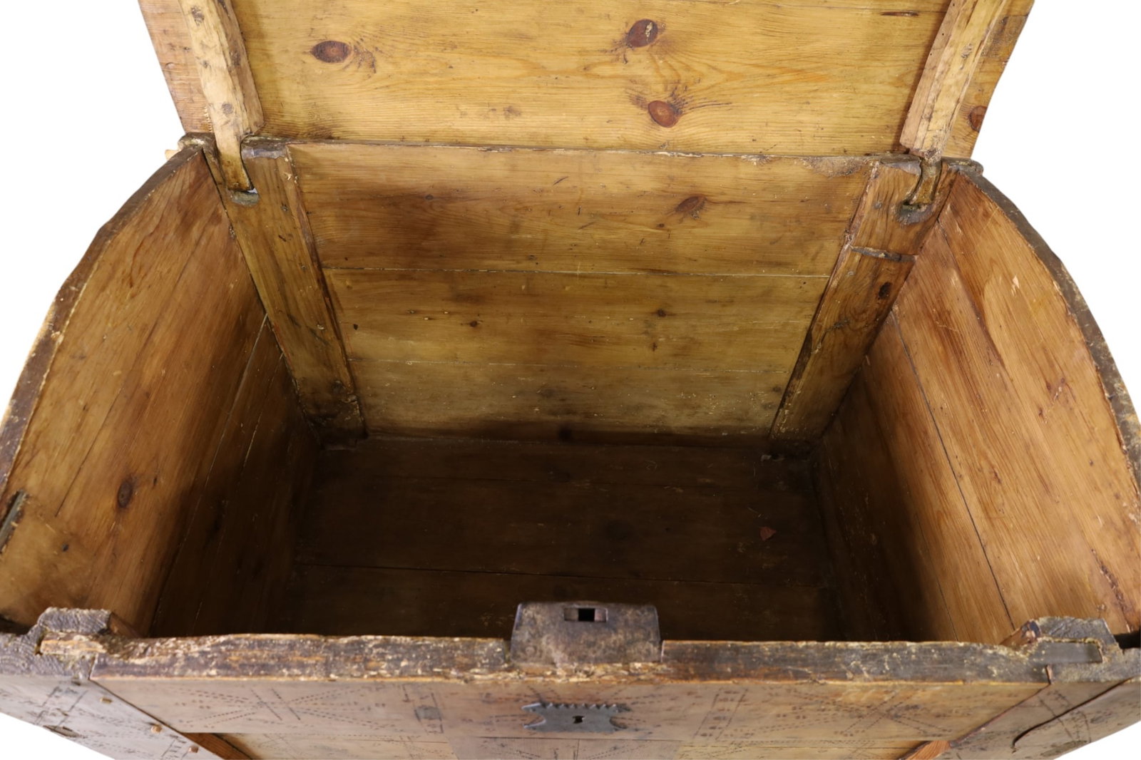 SPANISH COLONIAL TRUNK - 4