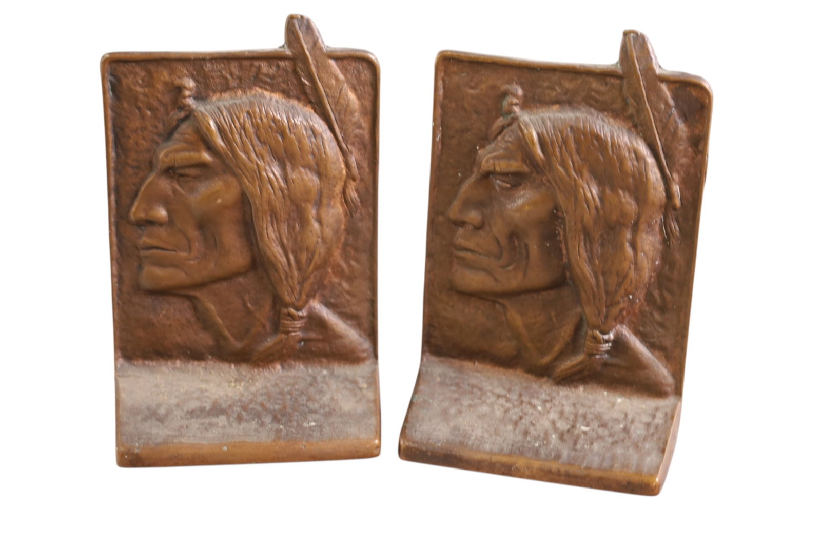 PAIR OF NATIVE AMERICAN BOOKENDS: PAIR OF METAL NATIVE AMERICAN BOOKENDS, 6" H.
