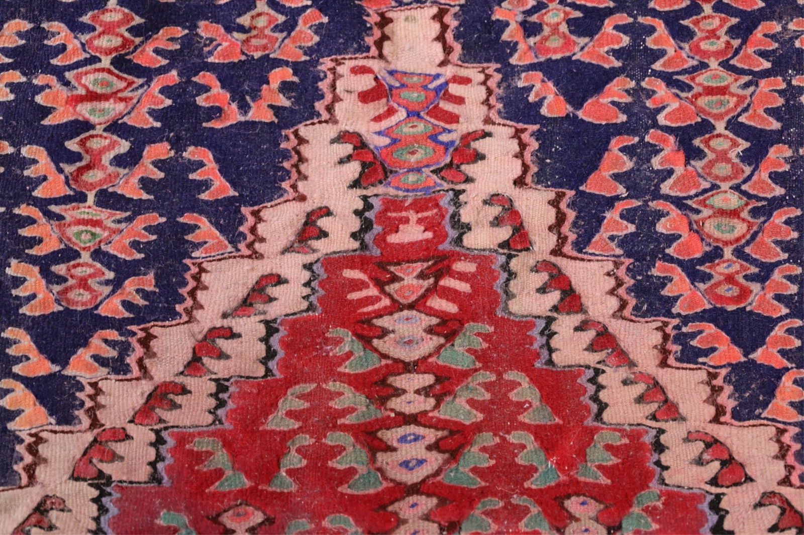 APPROX 3' 3" x 2' 5" HANDMADE WOOL RUG. - 2