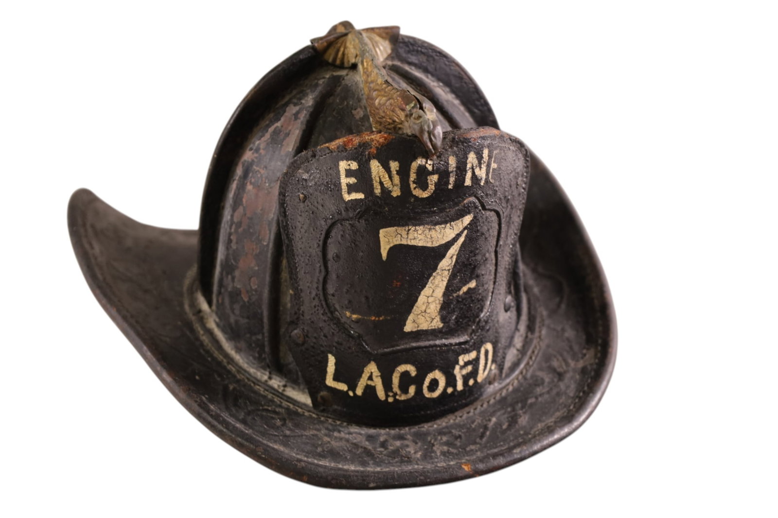 ANTIQUE FIRE HELMET: L.A. COUNTY LEATHER ANTIQUE FIRE HELMET, BRASS EAGLE HEAD TOP. ASIS