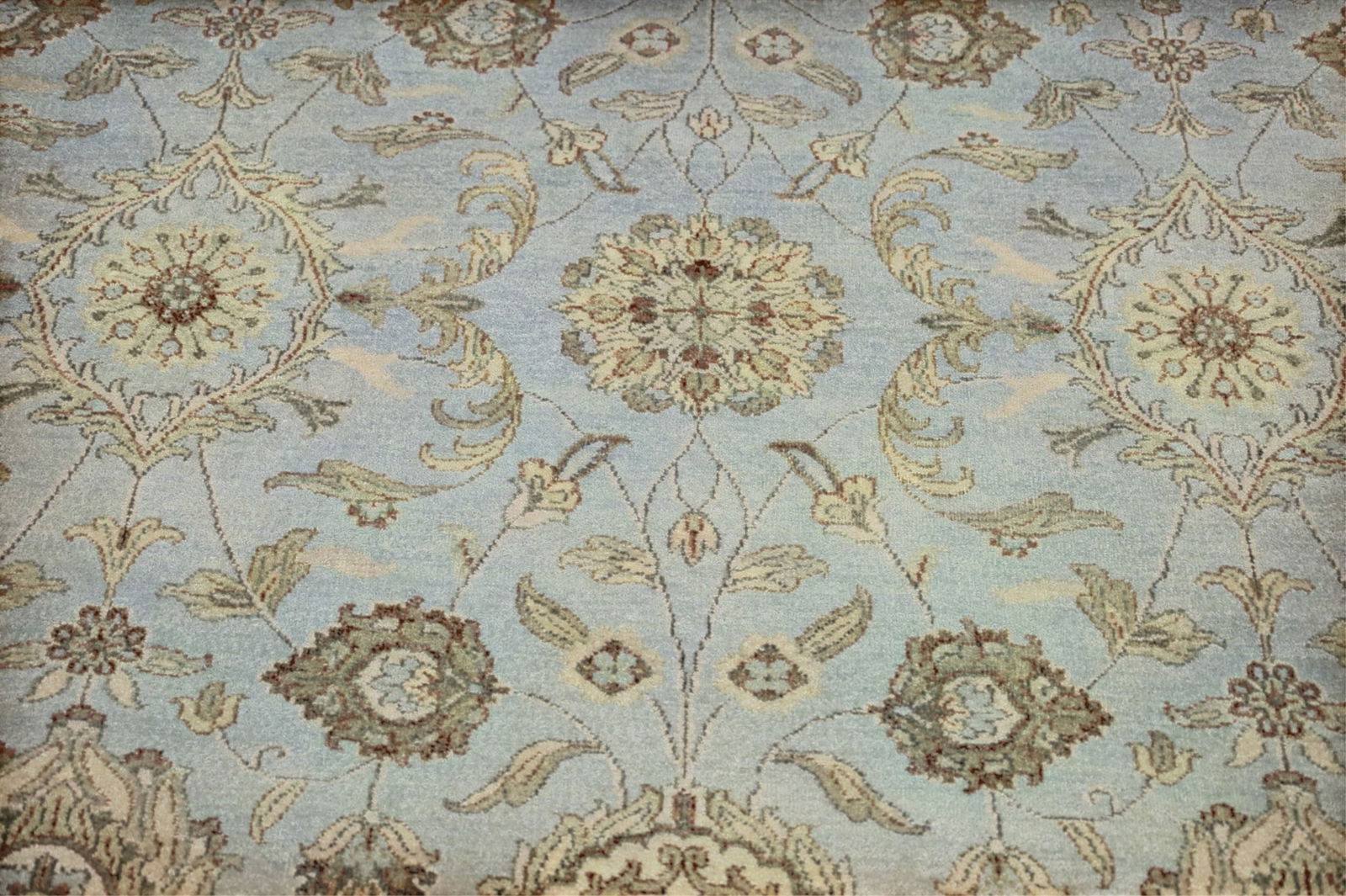 APPROX 6' 10" ROUND HANDMADE WOOL RUG - 2