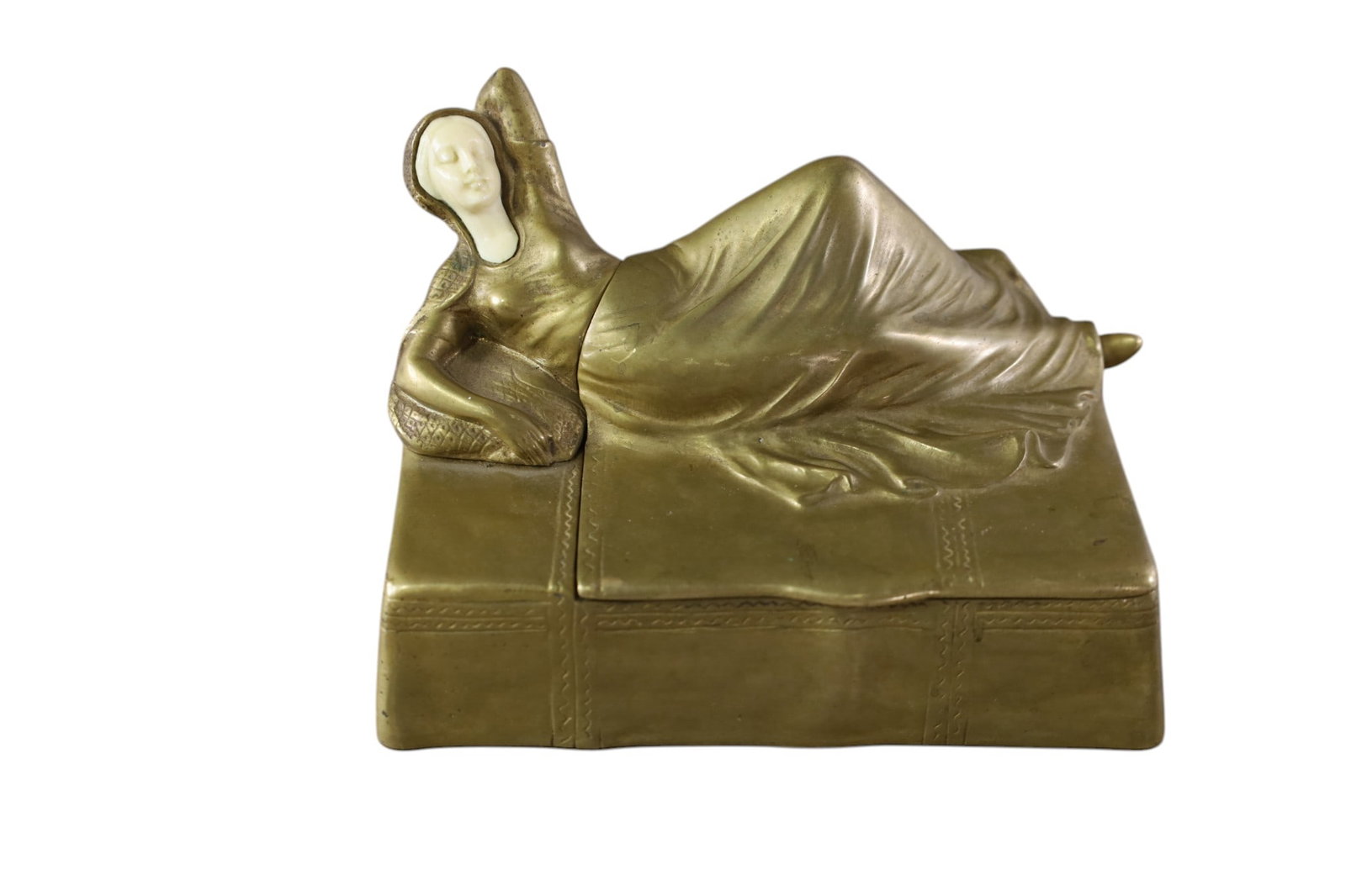 TERESZCZUK BRONZE BOX: AUSTRIAN CIGARETTE BRONZE NUDE "SUPRISE" BOX, DEPICTING RECLINGING FEMALE AND LIFT TOP REVEALS NUDE FIGURE. HINGED LID. SIGNED ON REVERSE. 5" W x 3 1/2" D x 3" H.
