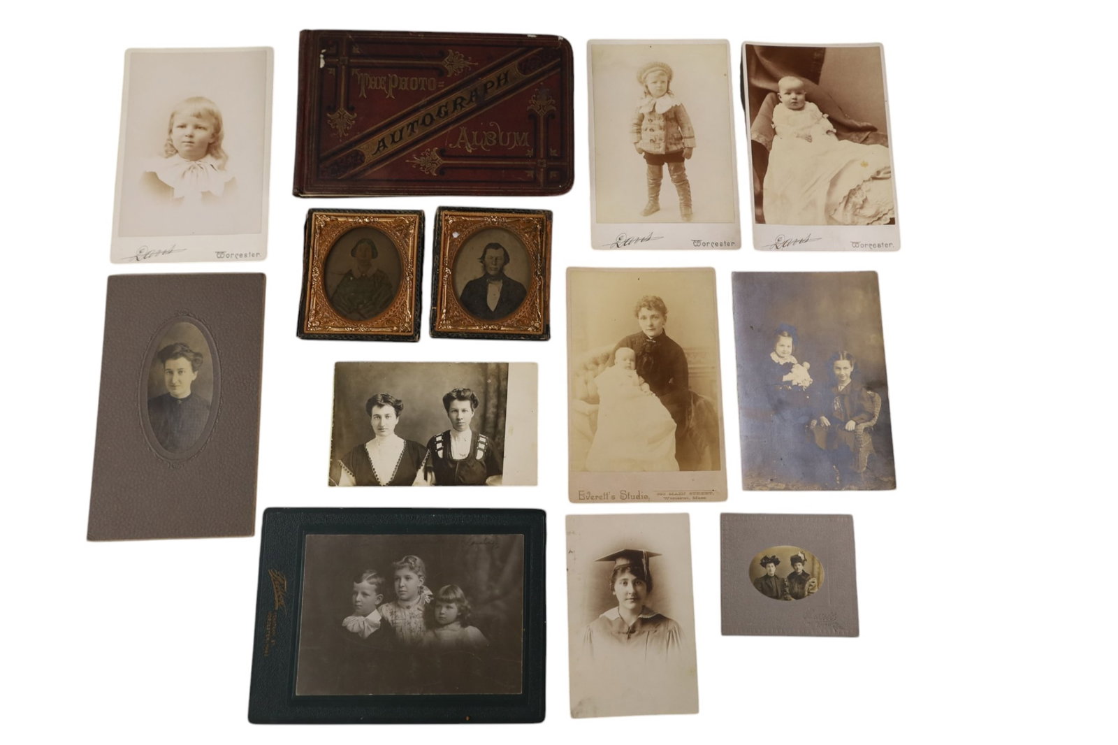 GROUPING OF ANTIQUE PHOTOS (1 of 5)