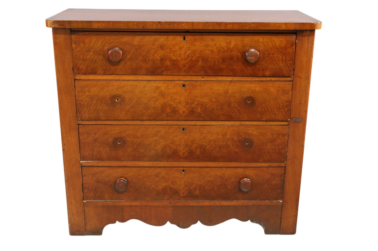 AMERICAN VICTORIAN DRESSER: 4 DRAWER AMERICAN VICTORIAN CHEST, WITH EXTRA KNOBS, (NEEDS SCREWS). SOME DAMAGE TO VENEER 41" W x 17" D x 37" H. THIS ITEM EXCEEDS SIZE LIMITATIONS FOR IN HOUSE SHIPPING, MUST BE PICKED UP IN HOUSE