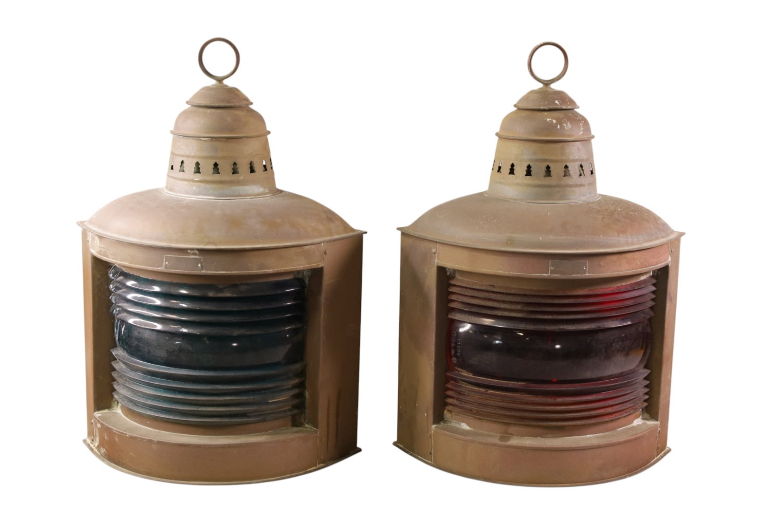 PAIR OF SHIP'S LIGHTS: PAIR OF BRASS SHIP'S LANTERNS, PERCO. 20" H THIS ITEM EXCEEDS SIZE LIMITATIONS FOR IN HOUSE SHIPPING, MUST BE PICKED UP IN HOUSE OR SHIPPED VIA 3rd PARTY GROUND SHIPPER.