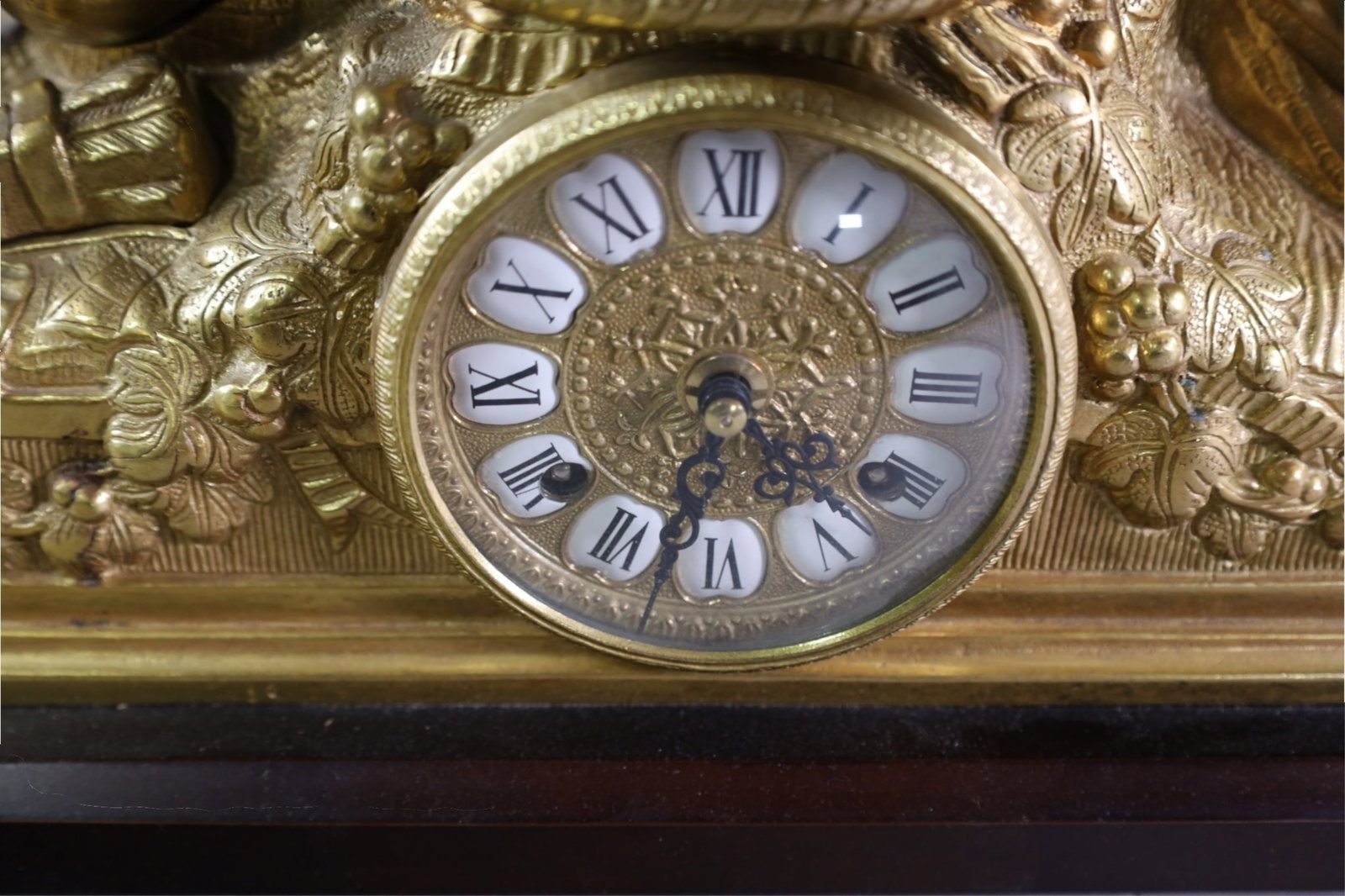 LARGE BRONZE FIGURAL MANTLE CLOCK - 3