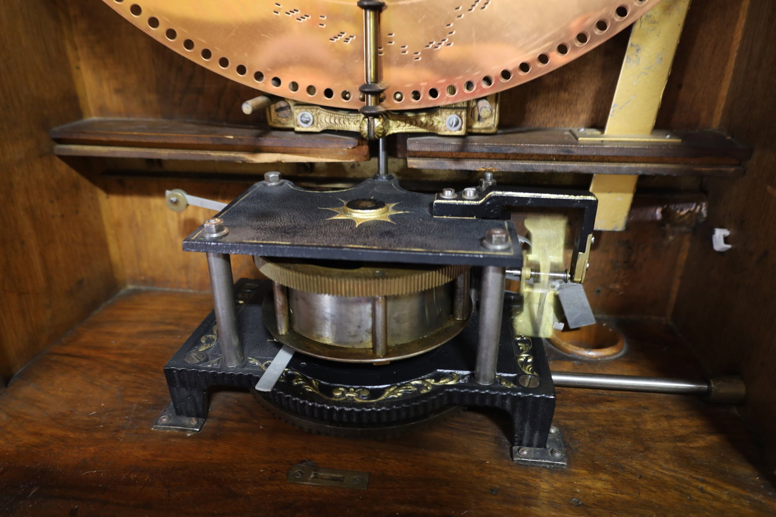 POLYPHON UPRIGHT MUSIC BOX - 5