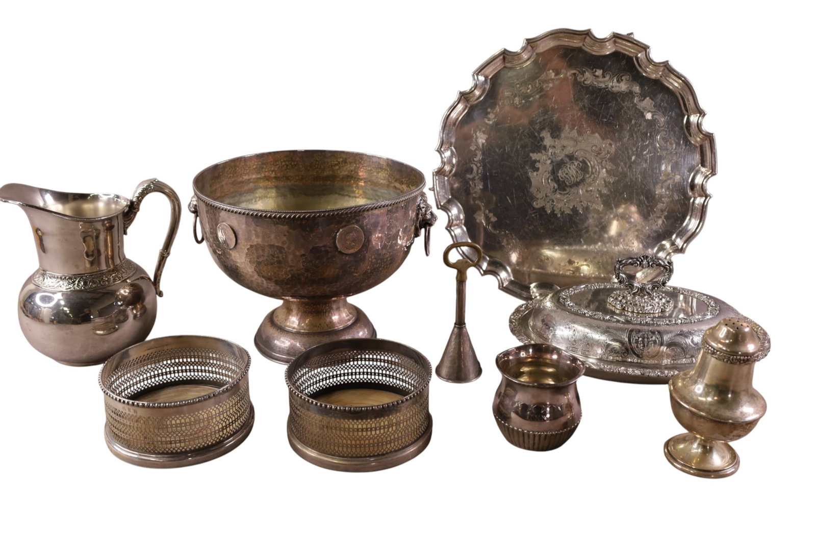 GROUPING OF SILVERPLATE: LARGE GROUPING OF SILVERPLATE, PITCHERS, TRAYS, SHAKERS, AND MORE.