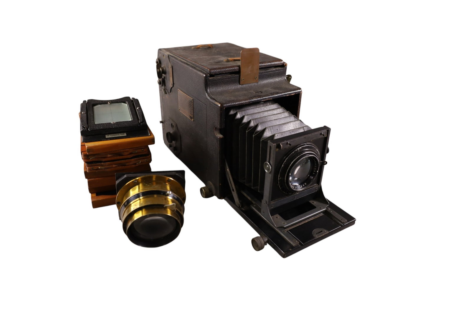 GRAFLEX CAMERA: VINTAGE GRAFLEX CAMERA IN CASE, AS IS UNTESTED.