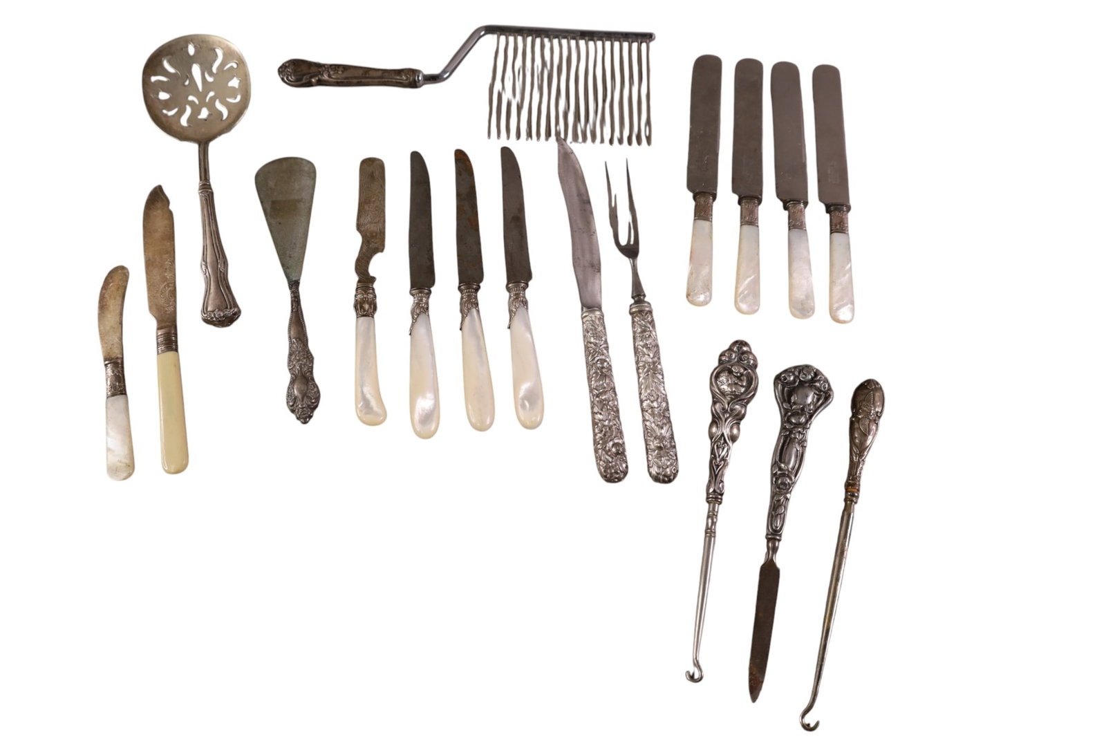 GROUPING OF STERLING FLATWARE: APPROX 330 GRAMS OF STERLING, NOT INCLUDING WEIGHTED OR HANDLED.