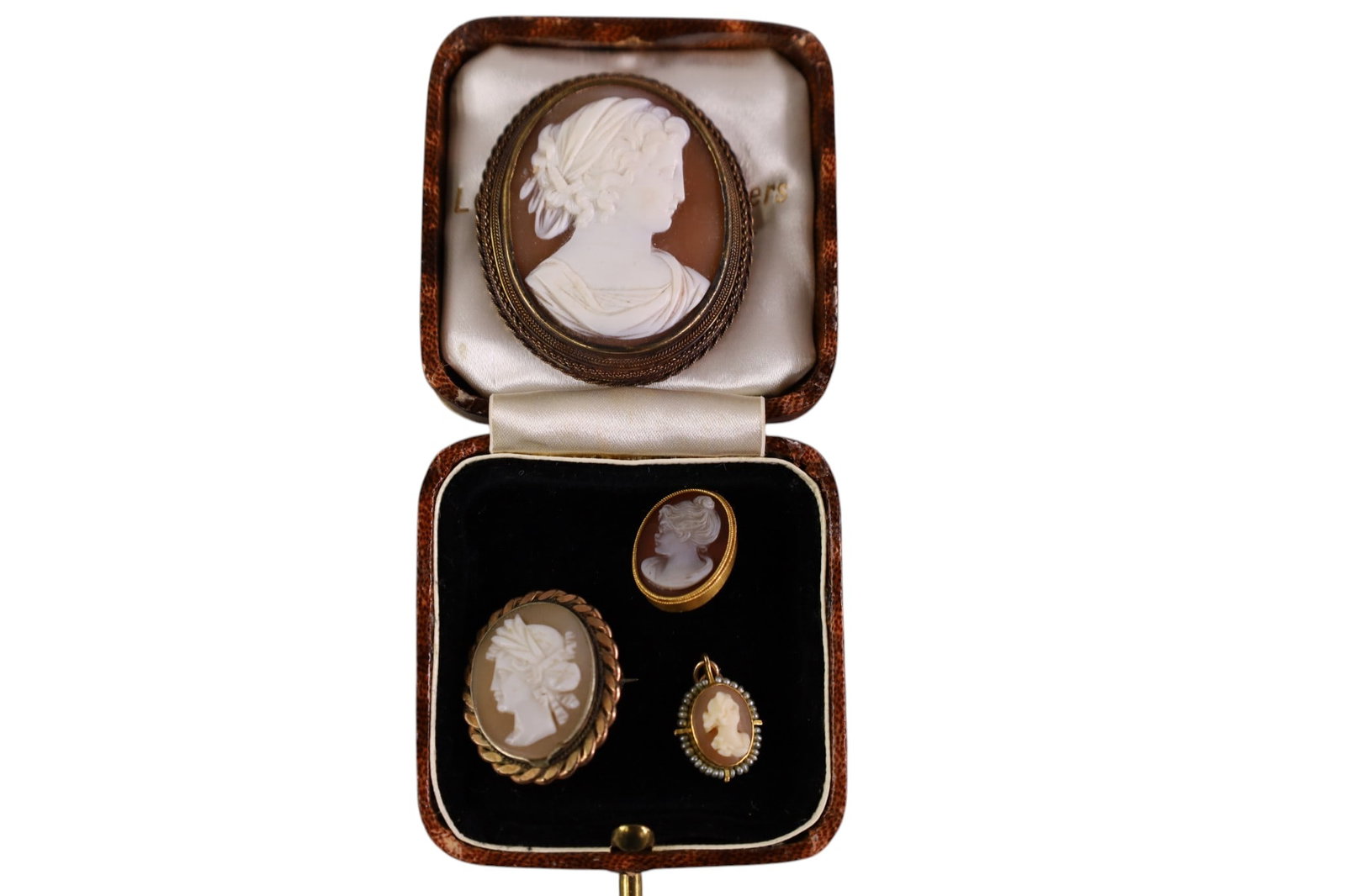 GROUPING OF VINTAGE CAMEOS (1 of 3)