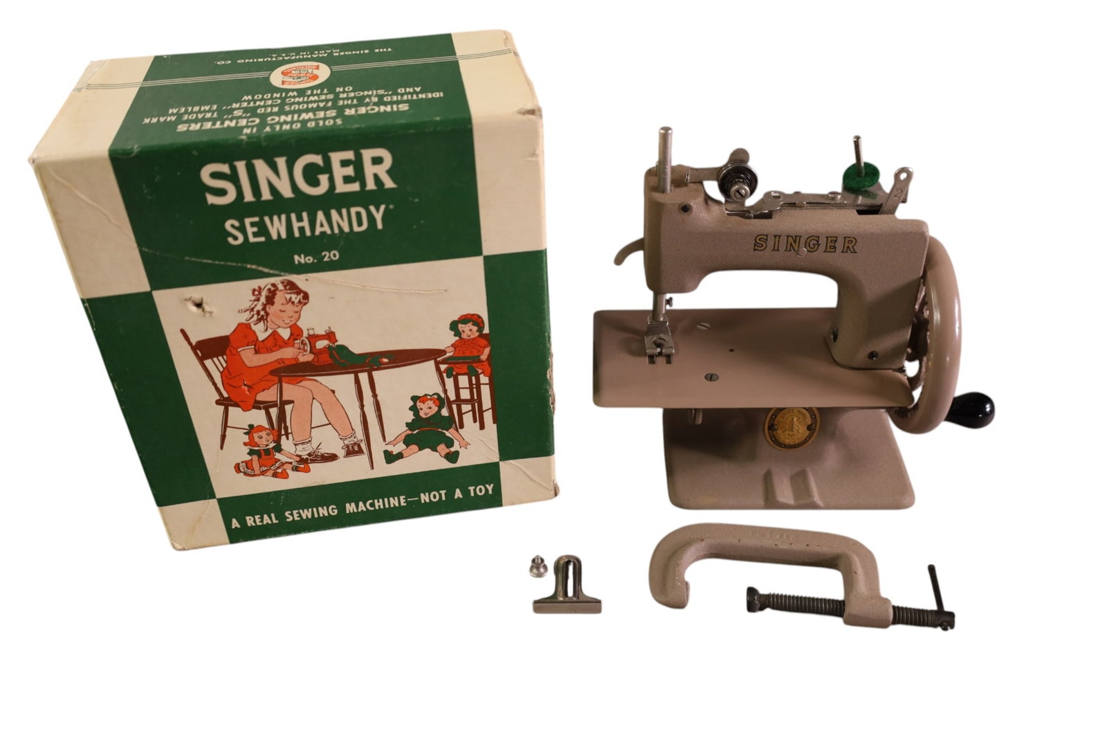 SINGER SEWHANDY CHILD'S SEWING MACHINE (1 of 3)