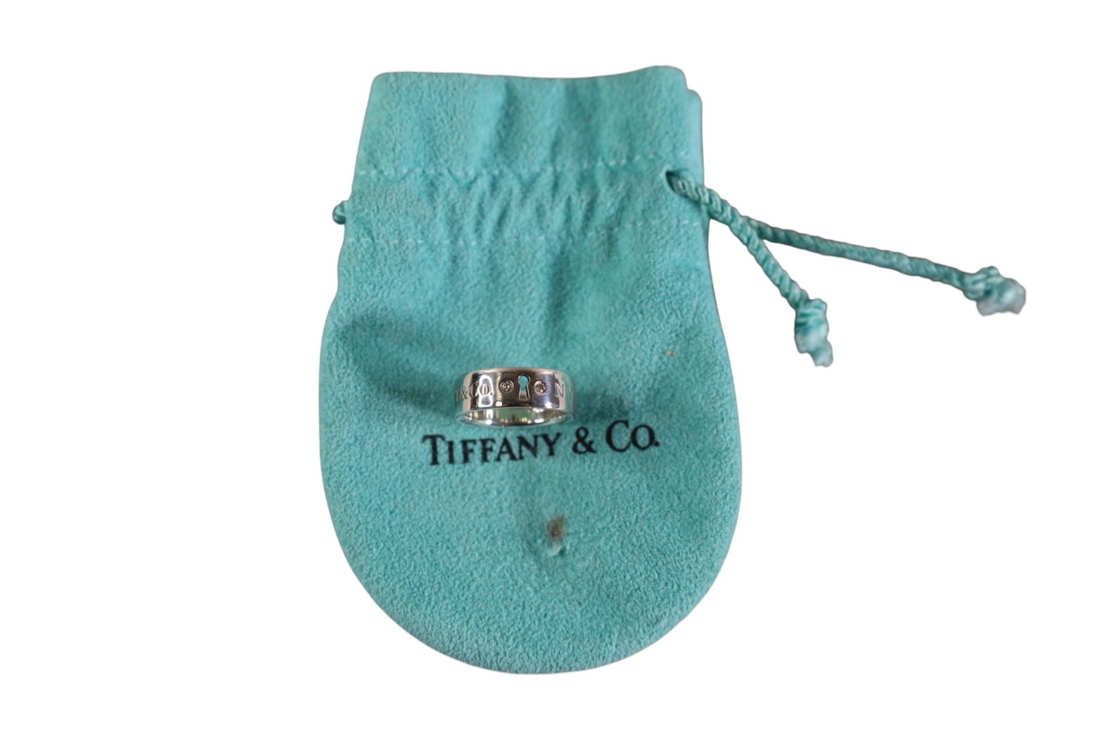 TIFFANY & CO KEYHOLE CHILD'S RING (1 of 2)