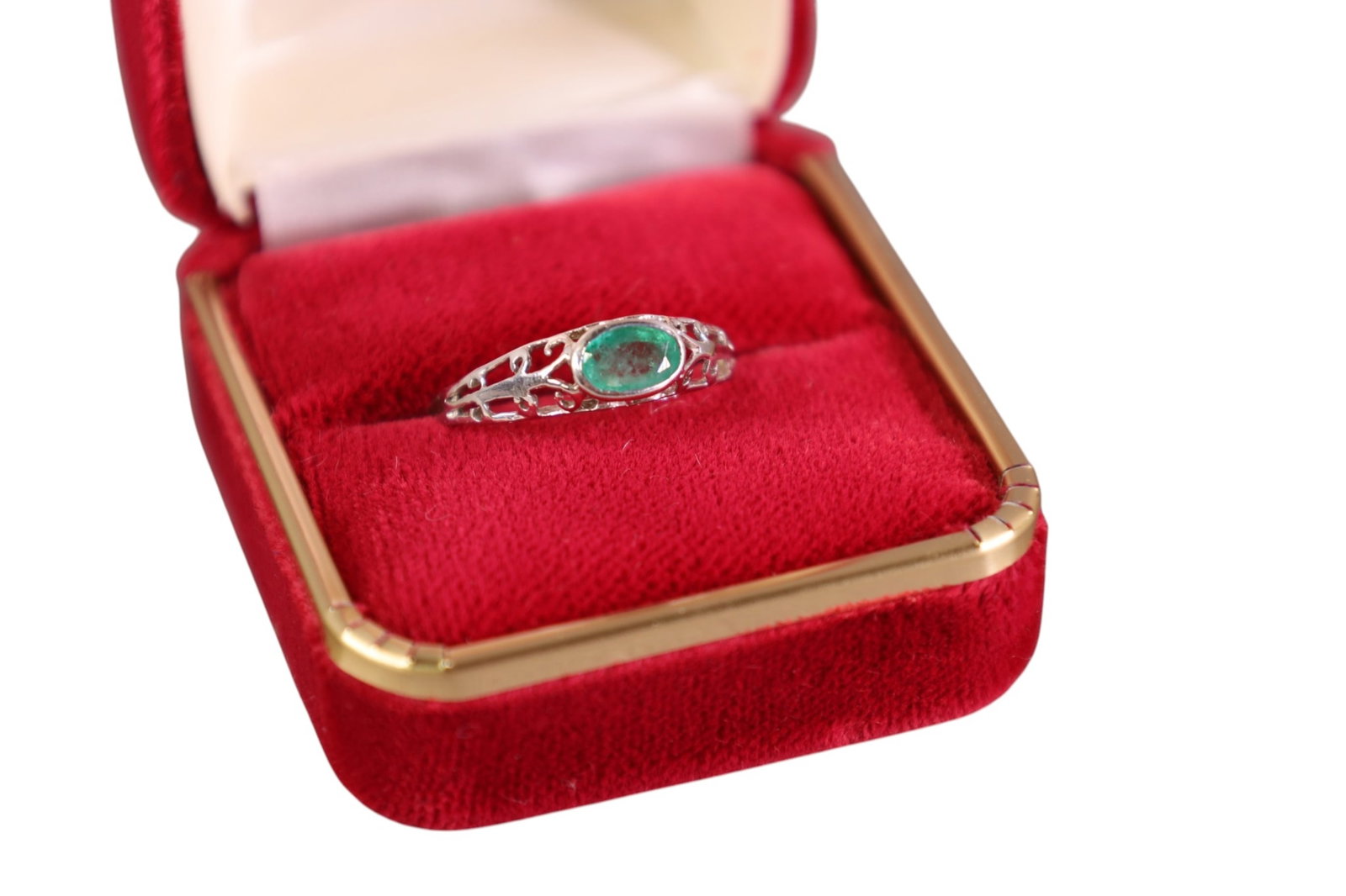 14K WHITE GOLD RING: WHITE GOLD AND EMERALD RING, SIZE 6.5.
