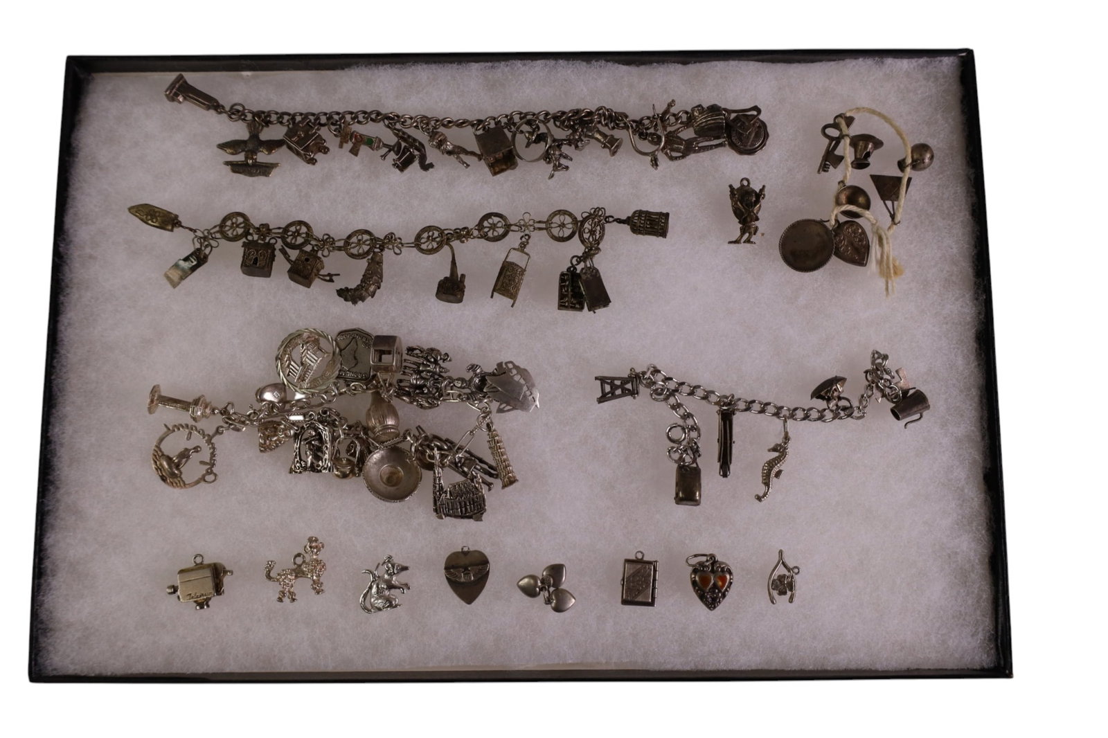 GROUPING OF CHARM BRACELETS & CHARMS (1 of 6)