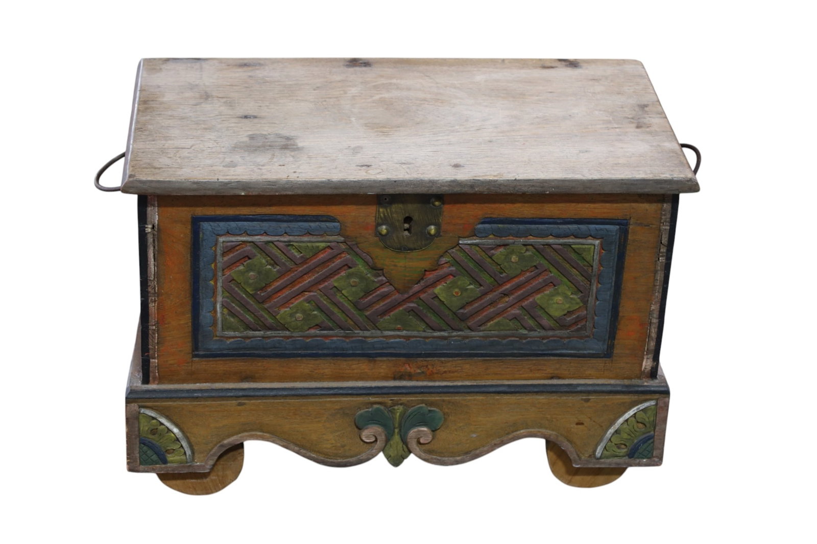 SMALL CARVED TRUNK: PAINTED FINISH, SMALL TRUNK. LOSS TO FINISH. 20" W. THIS ITEM EXCEEDS SIZE LIMITATIONS FOR IN HOUSE SHIPPING, MUST BE PICKED UP IN HOUSE OR SHIPPED VIA 3rd PARTY GROUND SHIPPER.