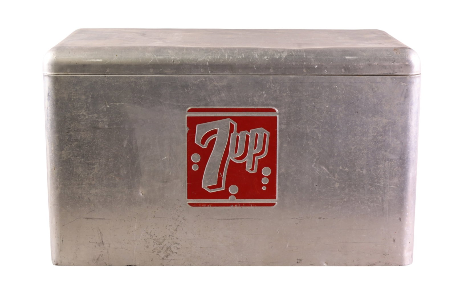 7UP PICNIC COOLER: LARGE LIDDED 7 UP PICNIC COOLER. 17" L. THIS ITEM EXCEEDS SIZE LIMITATIONS FOR IN HOUSE SHIPPING, MUST BE PICKED UP IN HOUSE OR SHIPPED VIA 3rd PARTY GROUND SHIPPER.