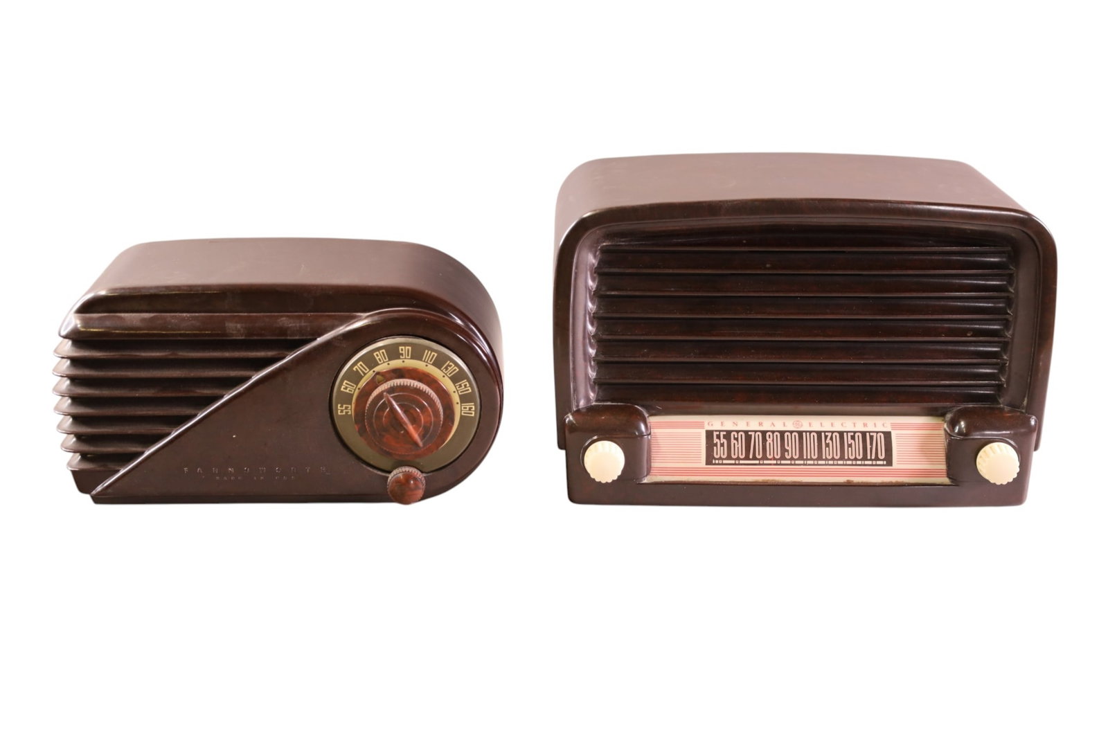 2 BAKELITE RADIOS: G.E. BAKELITE MODEL 102 RADIO & FARNSWORTH BAKELITE GT-050 RADIO. ALL RADIOS ARE SOLD AS IS WE DO NOT GUARANTEE WORKING ORDER. 11" - 12 1/2"