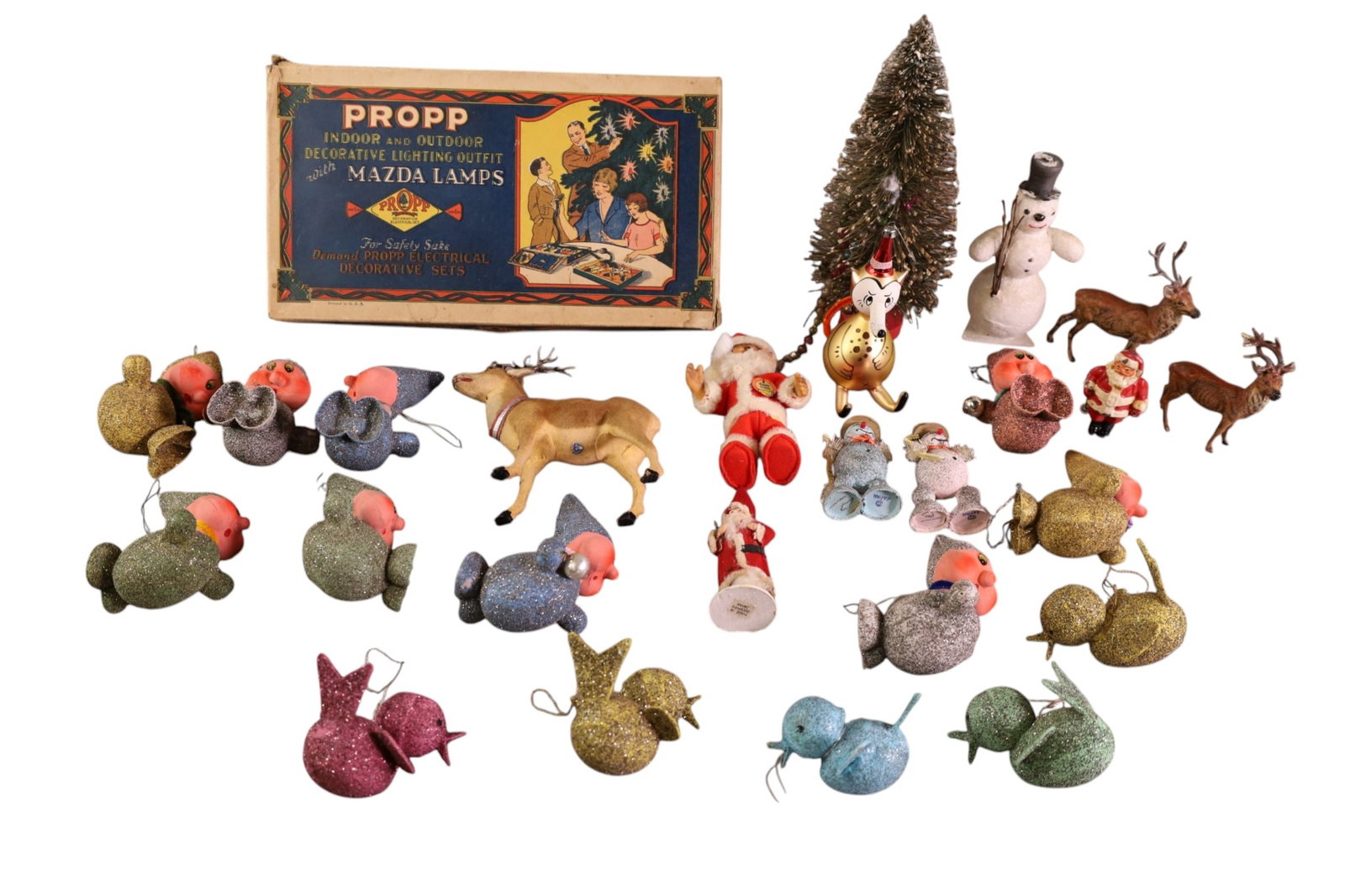 GROUPING OF CHRISTMAS ITEMS (1 of 6)