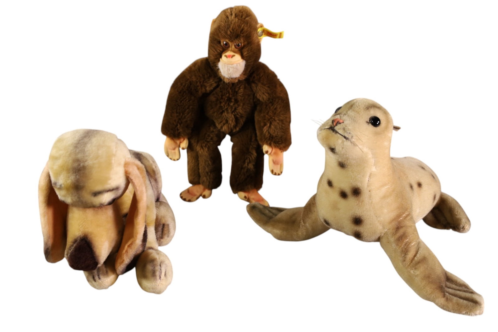 3 GROUPING OF STUFFED ANIMALS (1 of 3)