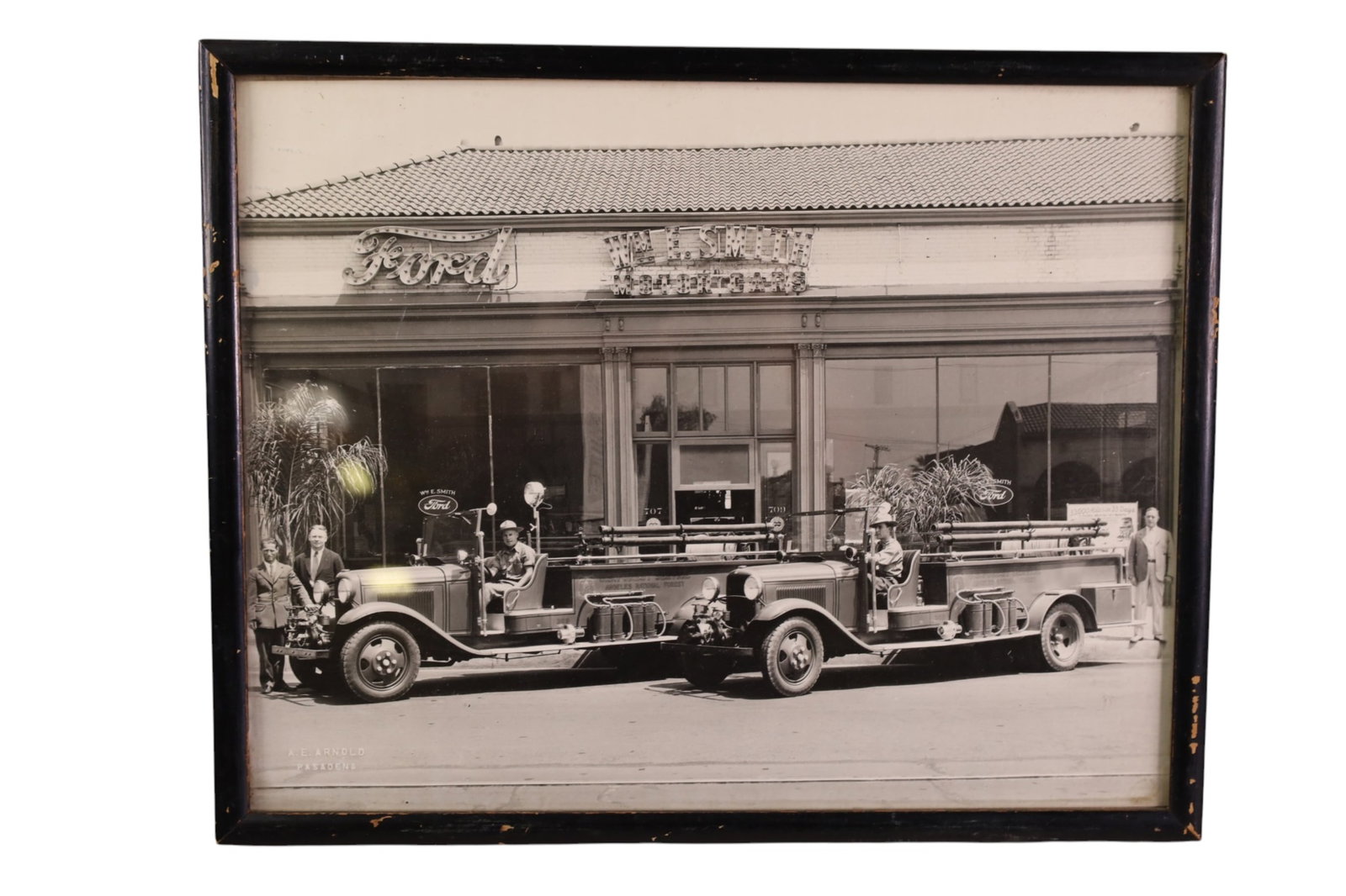 1920'S FORD DEALER PHOTOGRAPH: FRAMED ANTIQUE FORD DEALER WILLIAM SMITH MOTOR CARS PHOTOGRAPH. MARKED A.E. ARNOLD PASADENA. 14 1/2" x 11 1/2"
