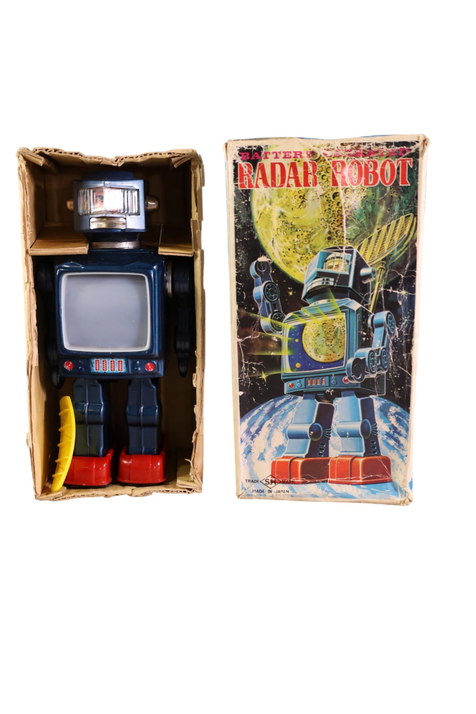 JAPANESE RADAR ROBOT: BATTERY OP, JAPANESE RADAR ROBOT. IN ORIGINAL BOX. DAMAGE TO BOX. 12" H.