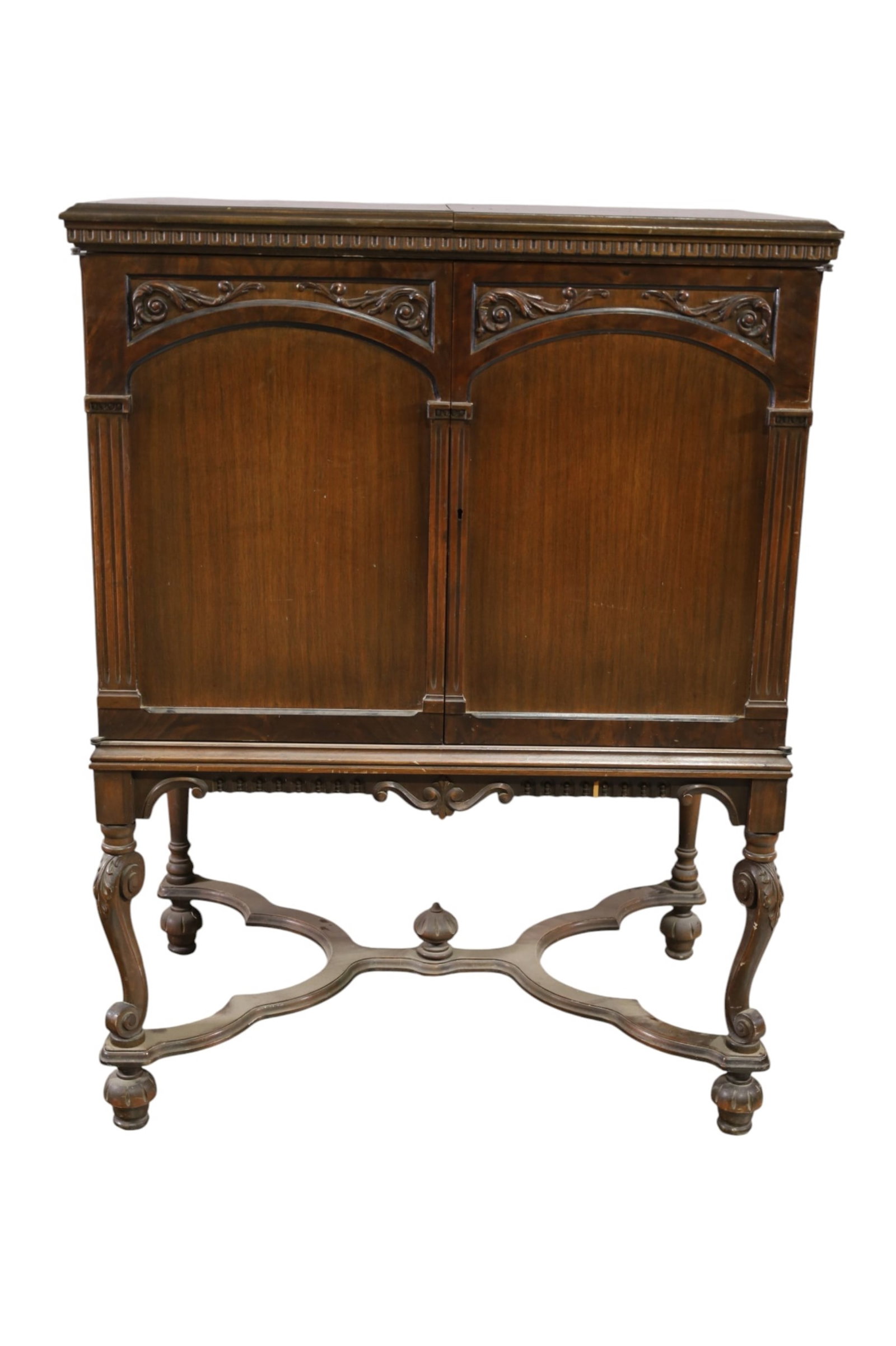 ANTIQUE BRUNSWICK VICTROLA: BRUNSWICK TWO DOOR VICTROLA CABINET, P-10. WEAR TO FINISH. UNKNOWN WORKING ORDER. 33" W x 22" D x 44 1/2" H. THIS ITEM EXCEEDS SIZE LIMITATIONS FOR IN HOUSE SHIPPING, MUST BE PICKED UP IN HOUSE OR