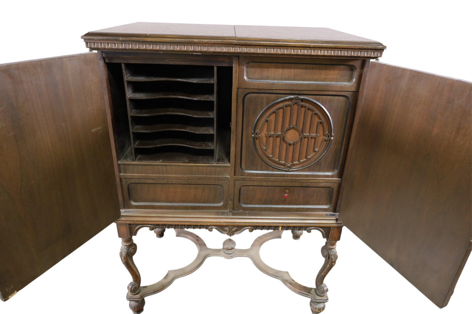 ANTIQUE BRUNSWICK VICTROLA - 2