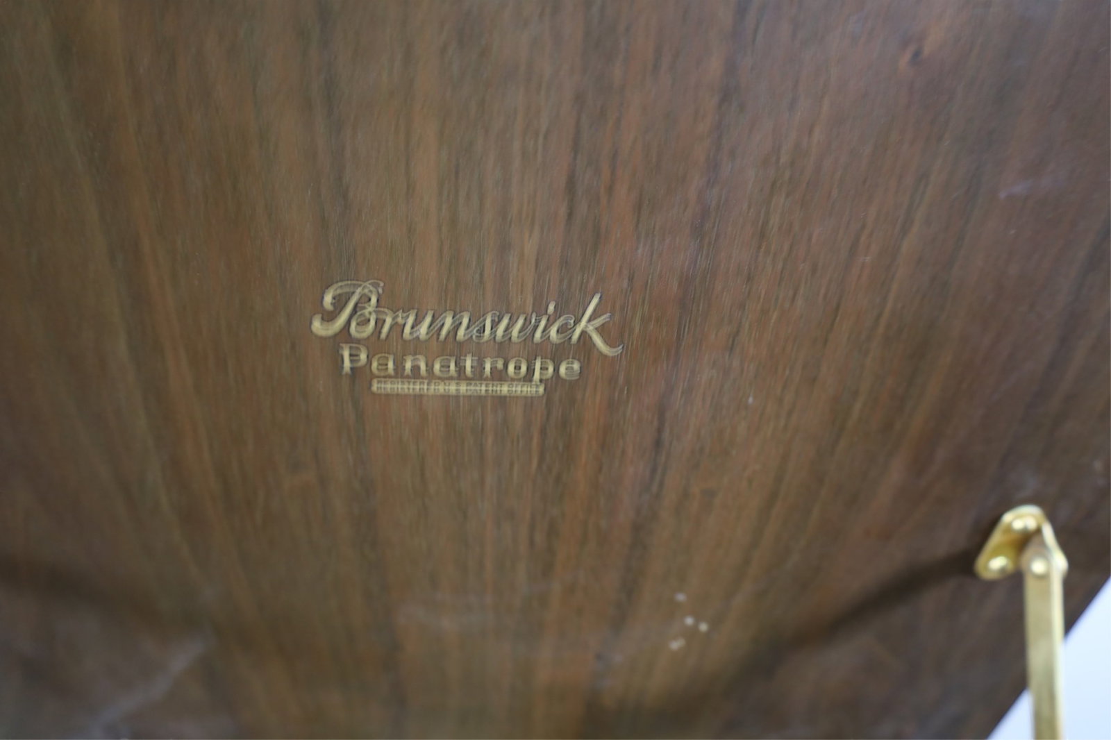 ANTIQUE BRUNSWICK VICTROLA - 4