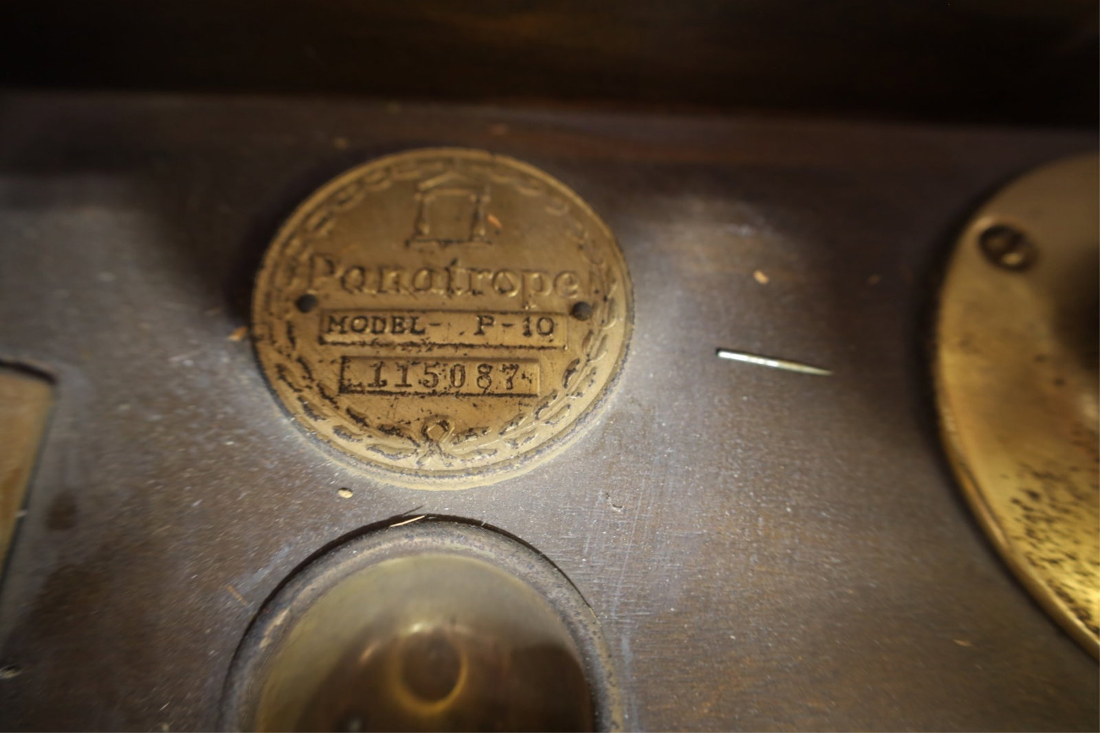 ANTIQUE BRUNSWICK VICTROLA - 5