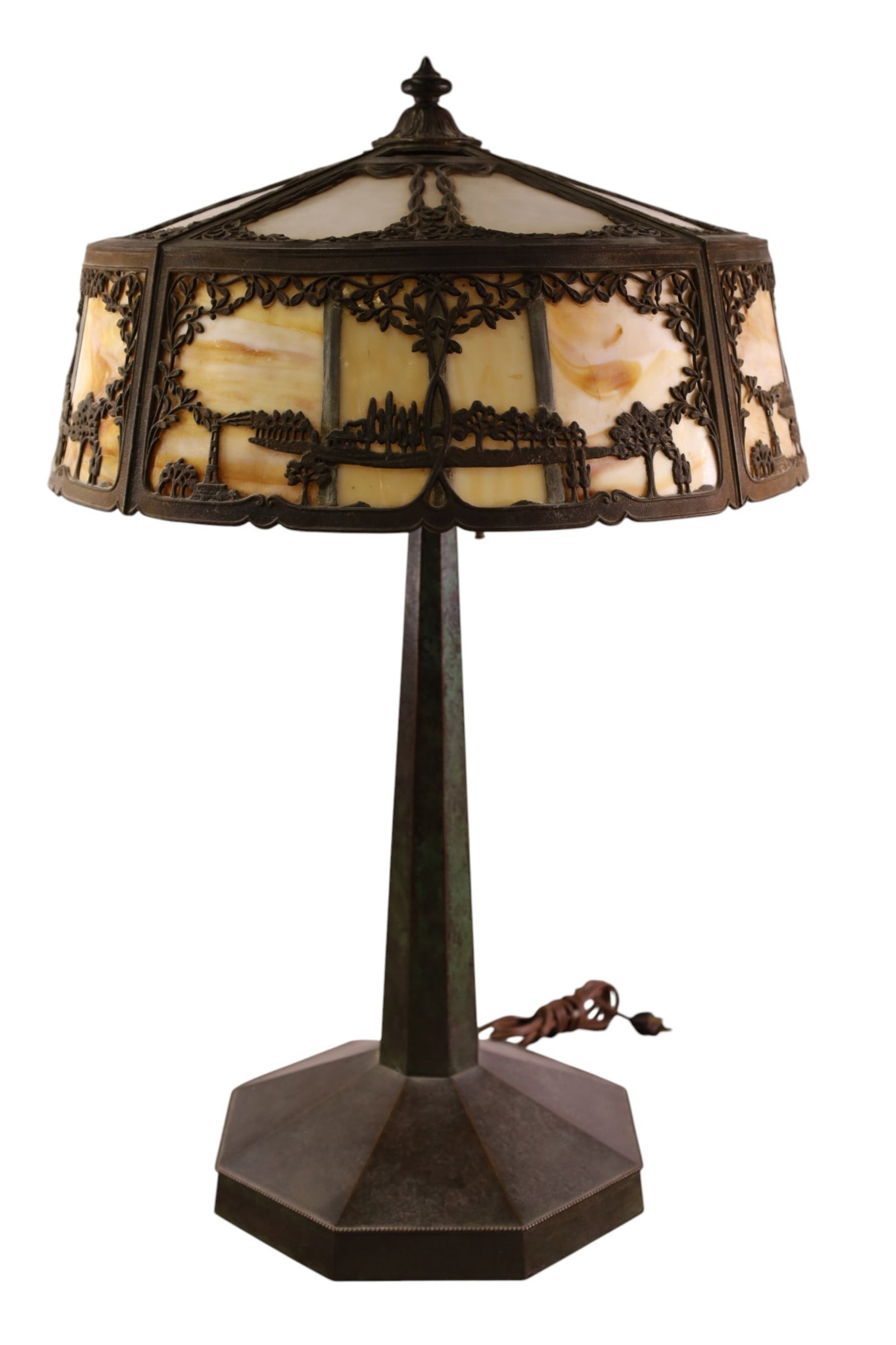 LARGE SCENIC SLAG GLASS TABLE LAMP (1 of 3)