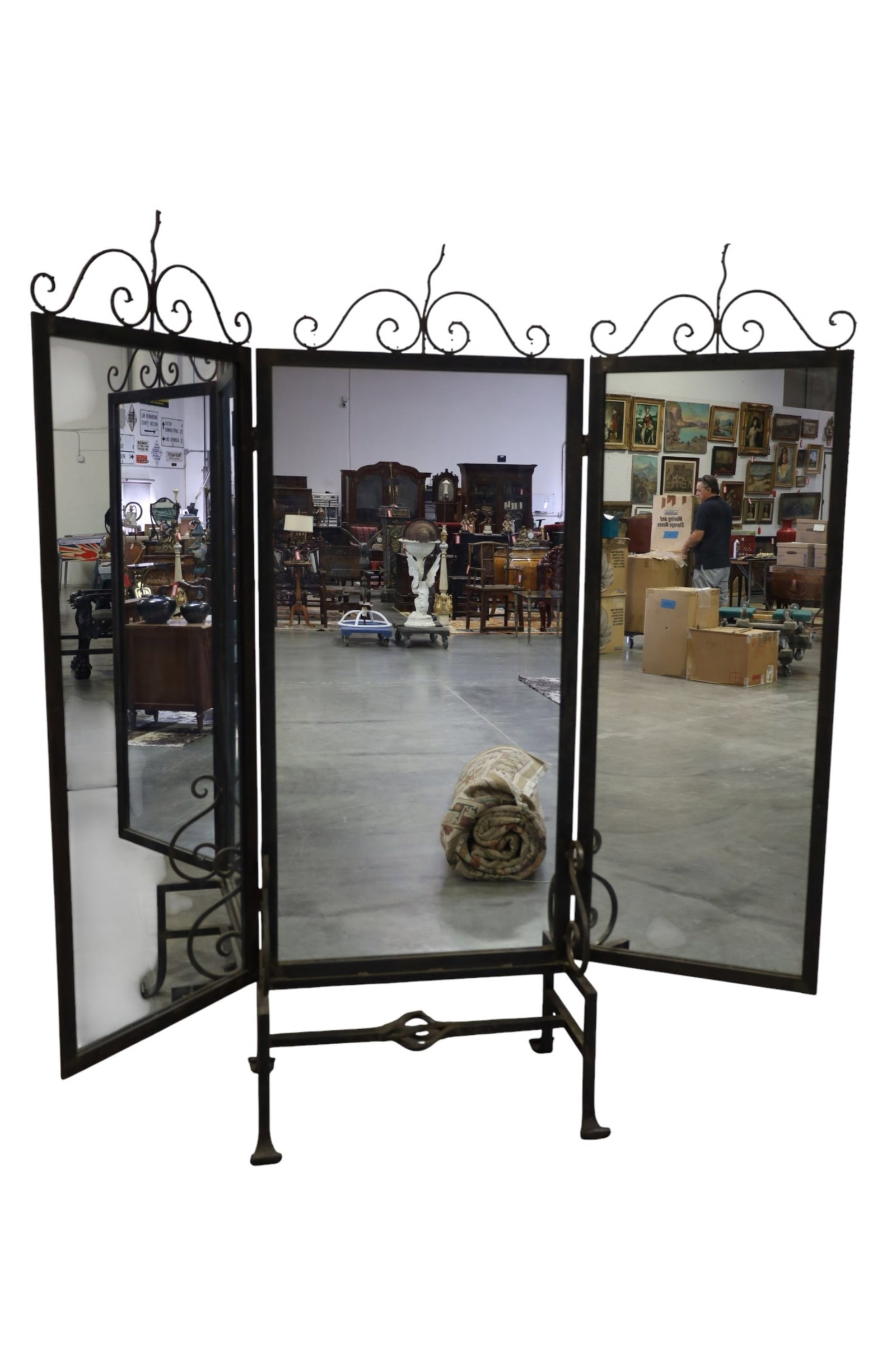 LARGE TRI FOLD DRESSING MIRROR (1 of 3)