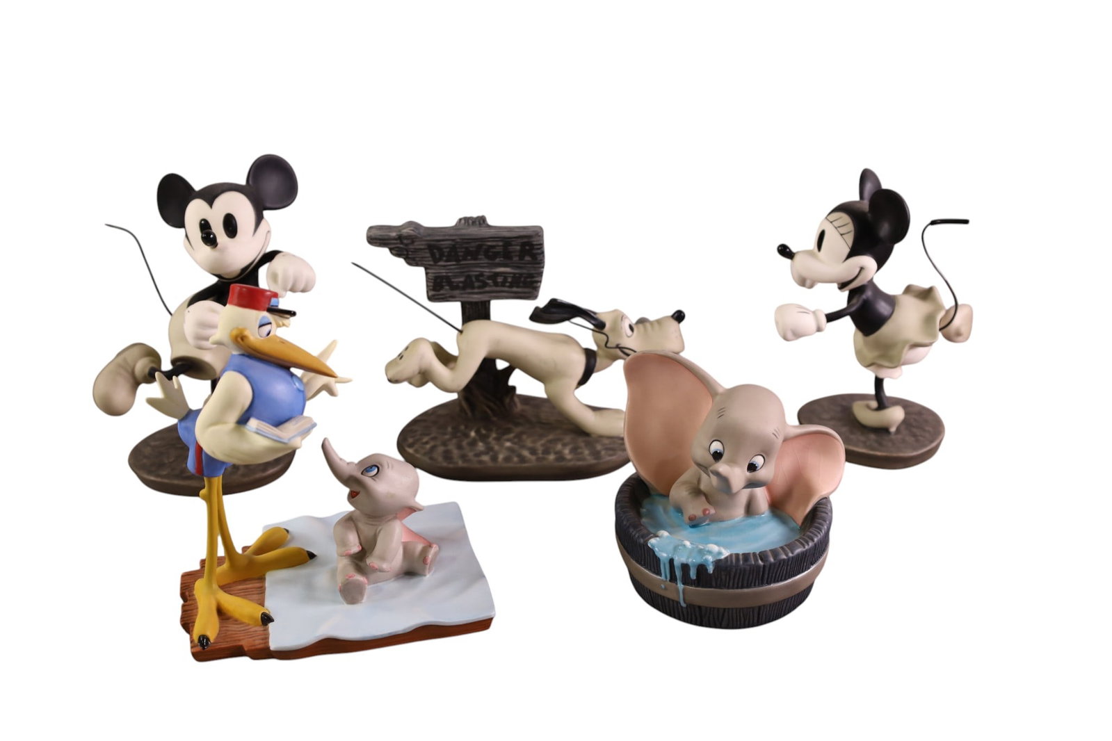 5 WALT DISNEY FIGURES: DUMBO, THE DELIVERY BOY. WALT DISNEY CLASSICS. 3 TO 5"H. ALL WITH BOXES.