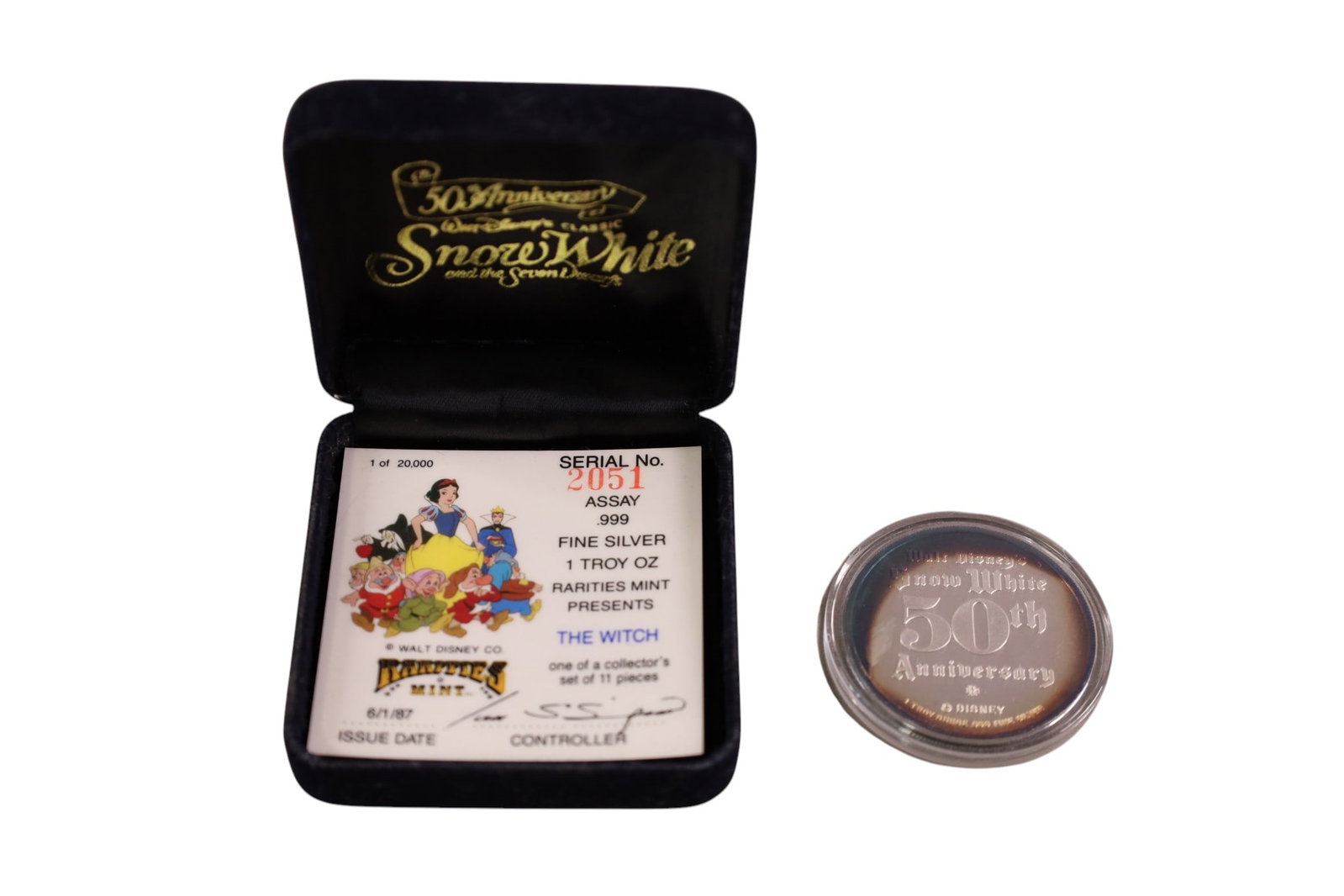 DISNEY 1987 STERLING SILVER COIN: SNOW WHITE 50TH ANNIVERSARY 1 OZ. COIN IN ORIGINAL BOX.
