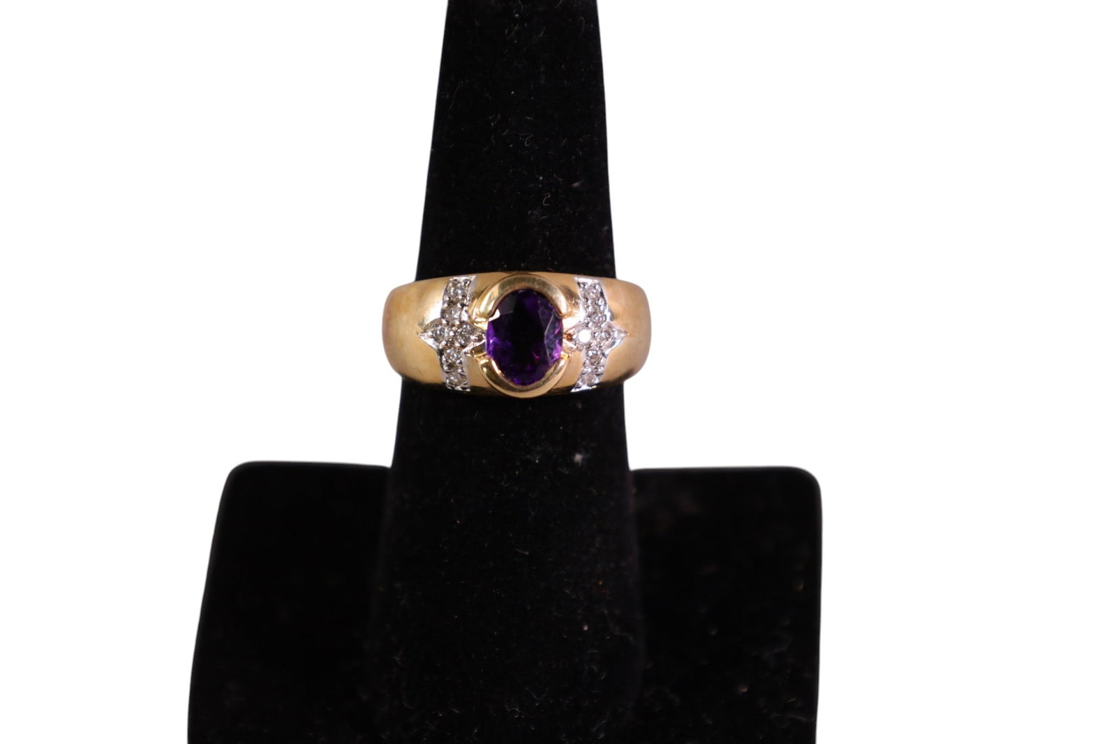 14K GOLD, AMETHYST, & DIAMOND RING: MARKED 14K GOLD, RUBY, AND AMETHYST CENTER STONE. SIZE 7.5 APPROX 8 GRAMS.