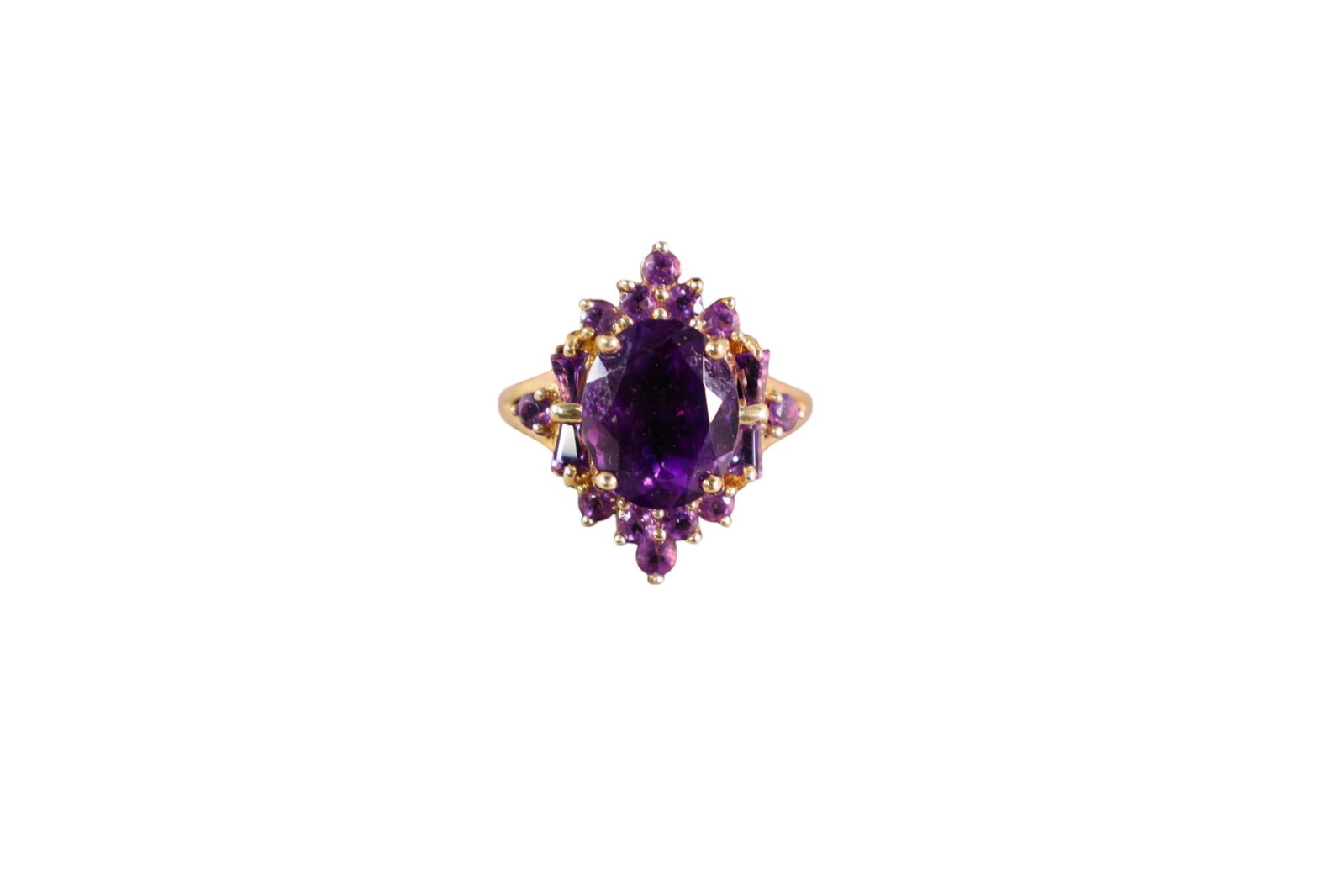 14K GOLD, AMETHYST RING: LARGE 14K GOLD, LADY'S COCKTAIL RING, W/ LARGE CENTER OVAL AMETHYST.
