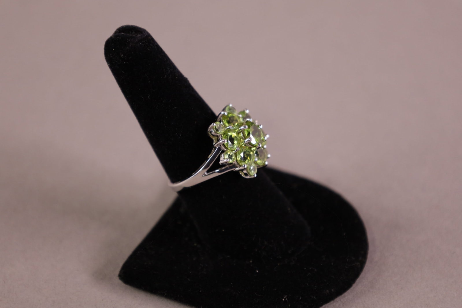10K GOLD & PERIDOT RING - 2