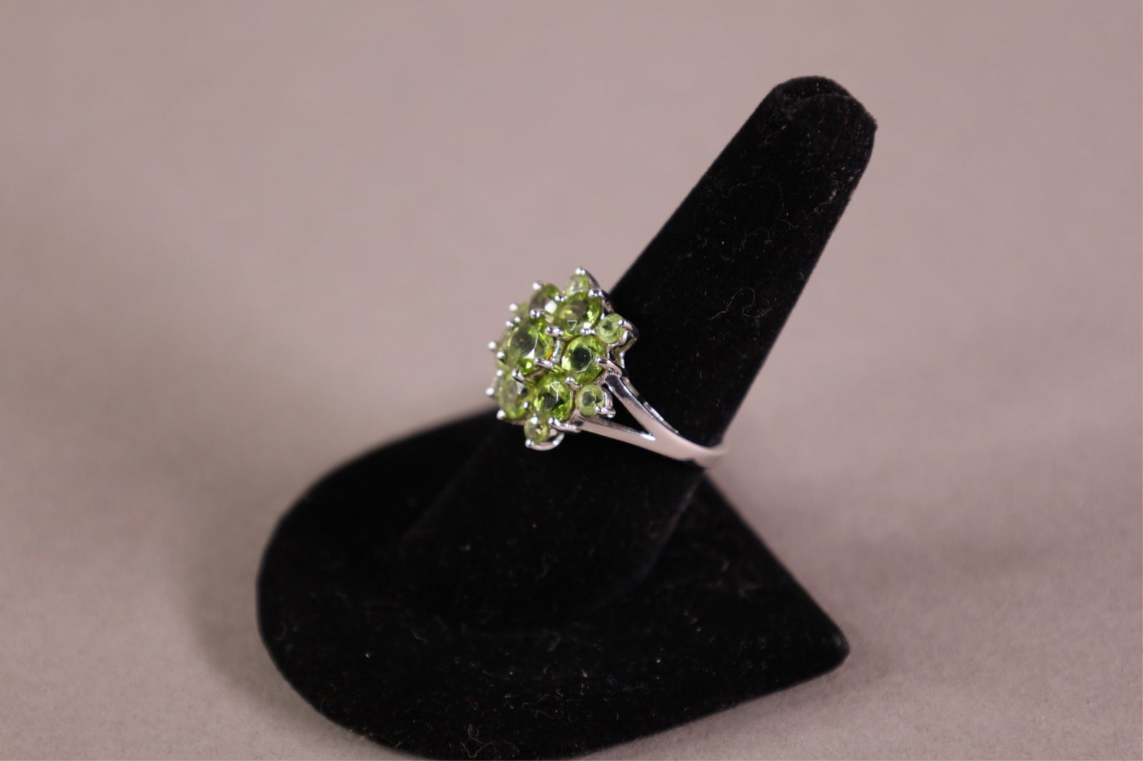 10K GOLD & PERIDOT RING - 3