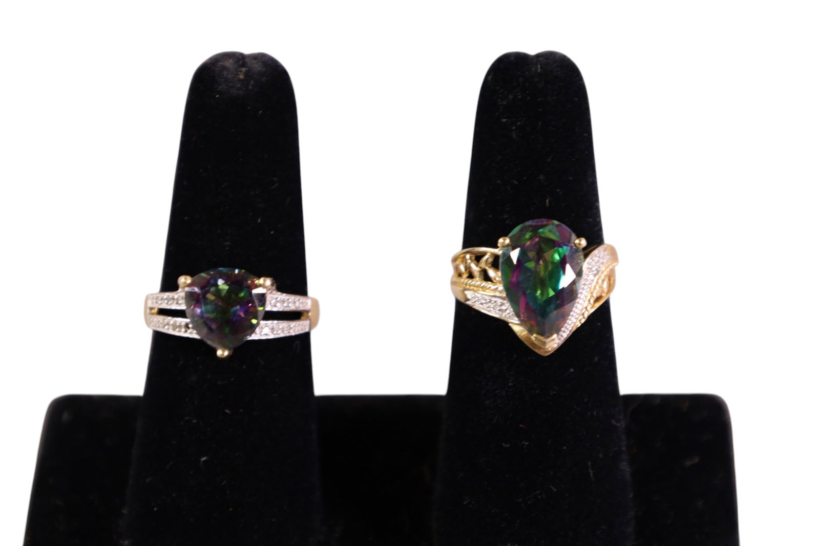 2 10K GOLD & TOPAZ RINGS: 2 10K GOLD & TOPAX RINGS, SIZE 7.5 & 9. APPROX 9 GRAMS TOTAL.