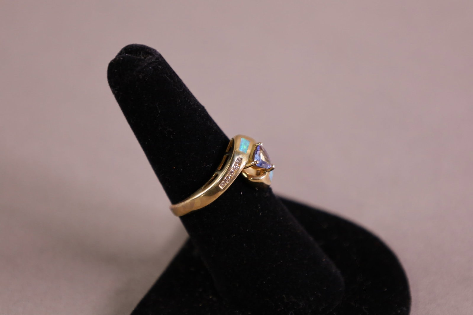 DIAMOND & OPAL RING - 2