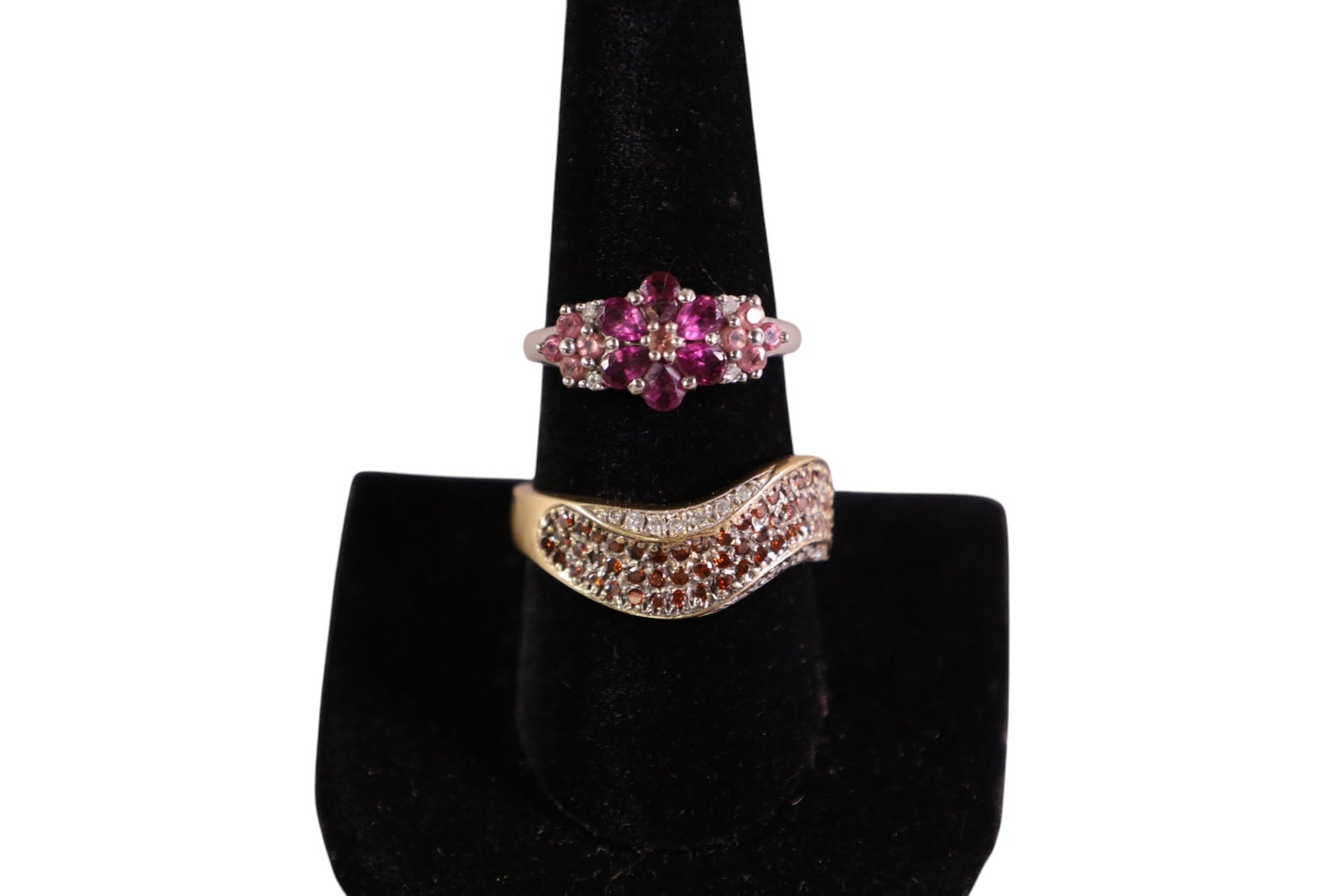 2 14K GOLD RINGS: 2 14K GOLD RINGS, YELOW GOLD & WHITE GOLD. WITH STONES. SIZE 10.5 & 7. & APPROX 9 GRAMS TOTAL.