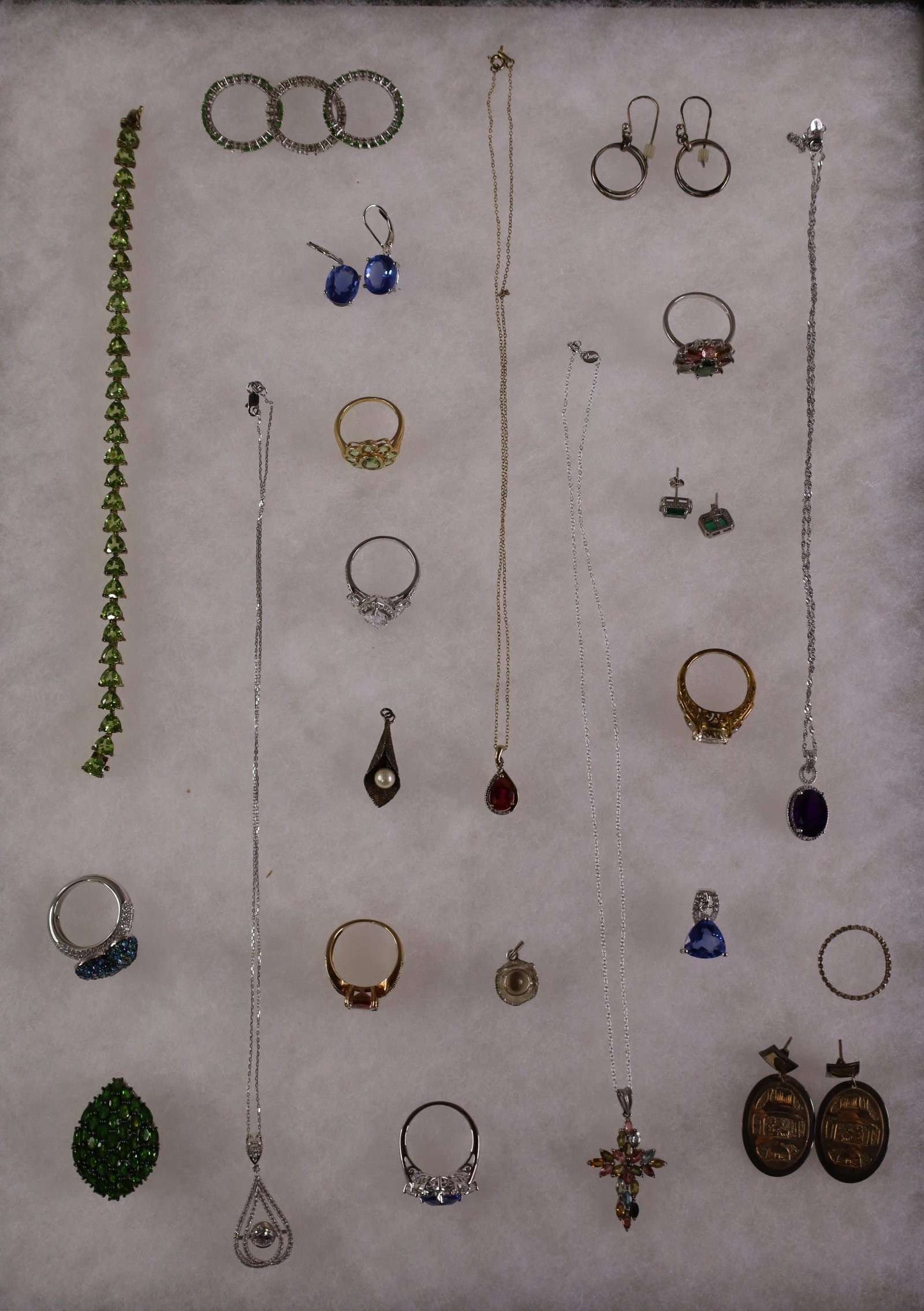GROUPING OF SILVER JEWELRY (1 of 10)