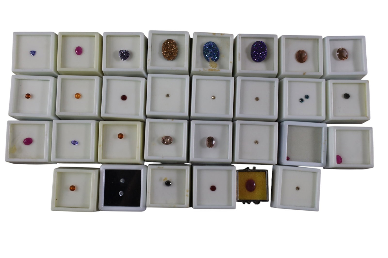 COLLECTION OF GEMSTONES: COLLECTION OF SMALL GEMSTONES,