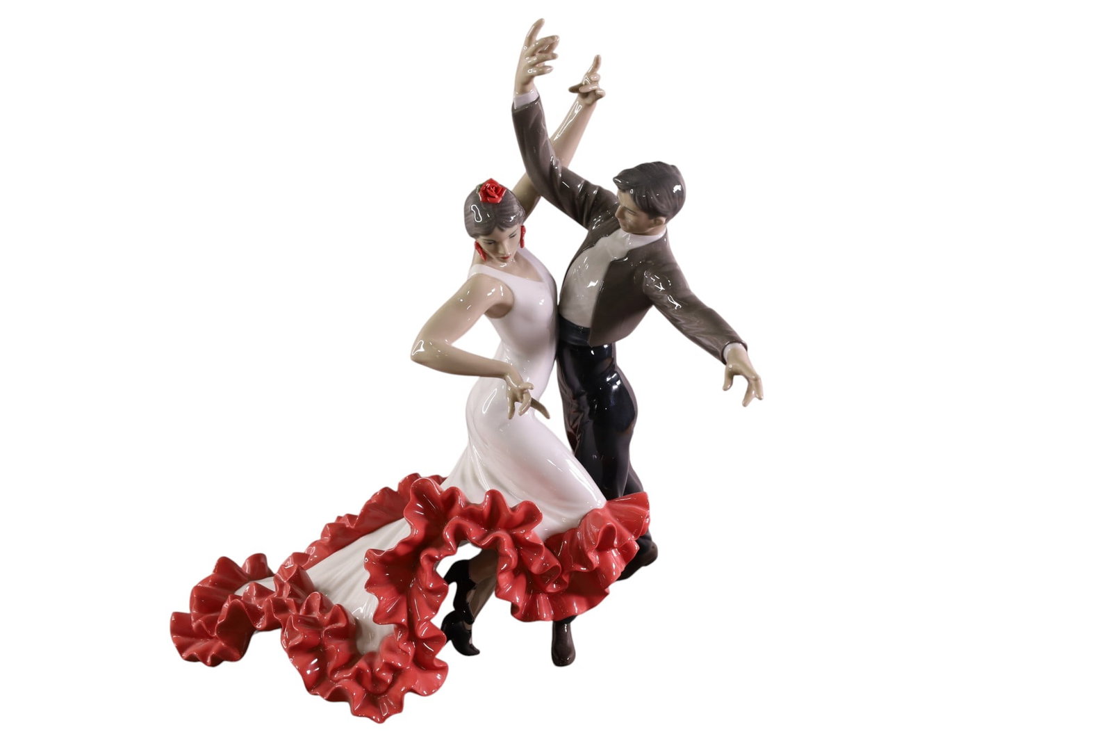 LARGE FLAMENCO LLADRO: LARGE LLADRO FLAMENCO DANCERS FIGURE, MARKED ON BASE, 18" H. THIS ITEM EXCEEDS SIZE LIMITATIONS FOR IN HOUSE SHIPPING, MUST BE PICKED UP IN HOUSE OR SHIPPED VIA 3rd PARTY GROUND SHIPPER.