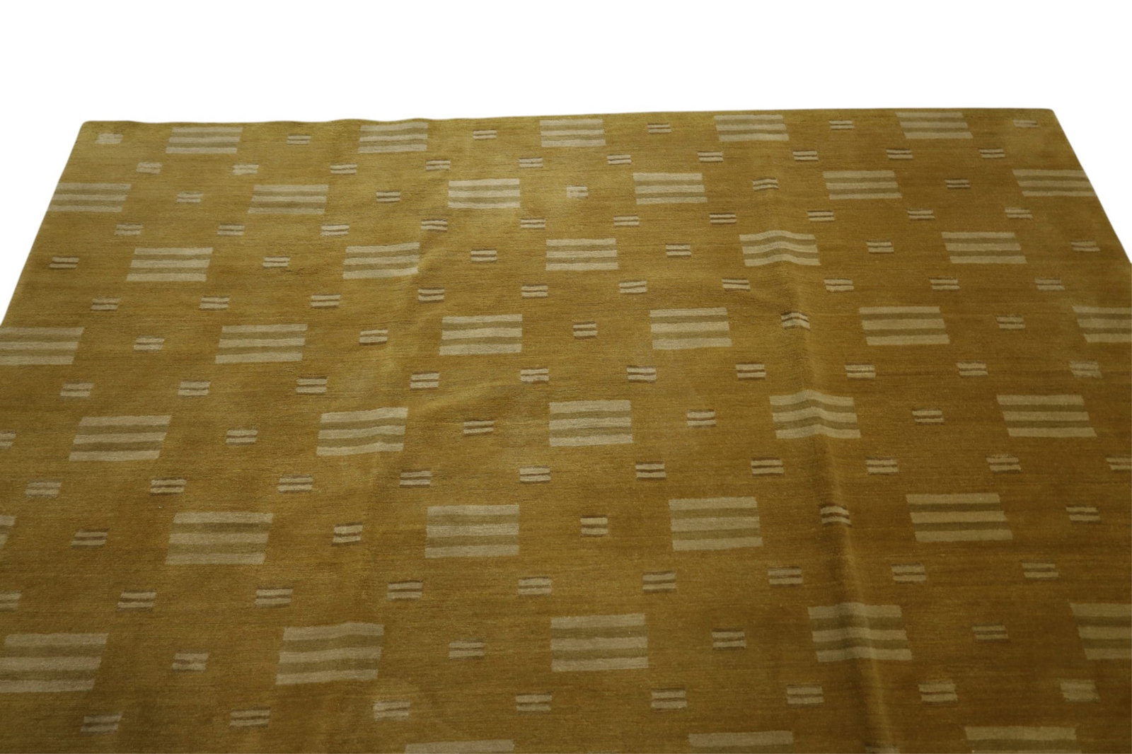APPROX 8' 2" x 10' HANDMADE WOOL RUG - 3