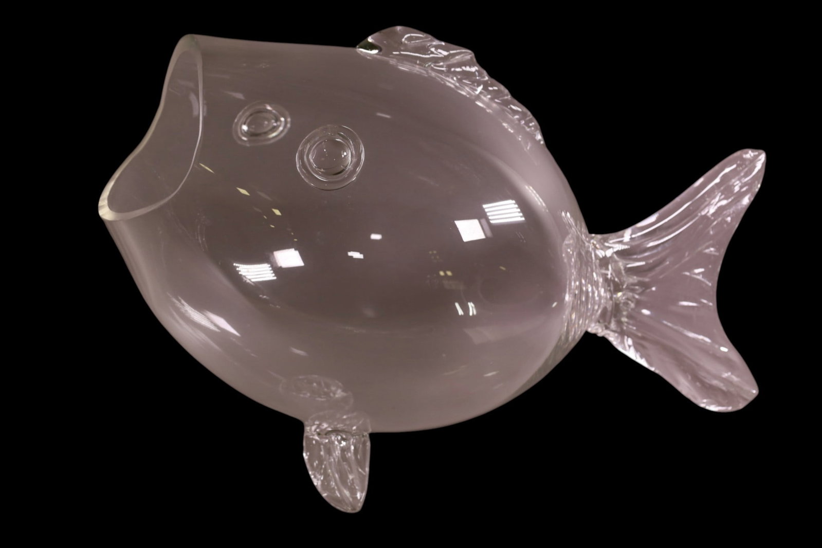 LARGE FISH VASE: LARGE ART GLASS VISH VASE, SMALL CHIP. 24" L x 16" H. THIS ITEM EXCEEDS SIZE LIMITATIONS FOR IN HOUSE SHIPPING, MUST BE PICKED UP IN HOUSE OR SHIPPED VIA 3rd PARTY GROUND SHIPPER.