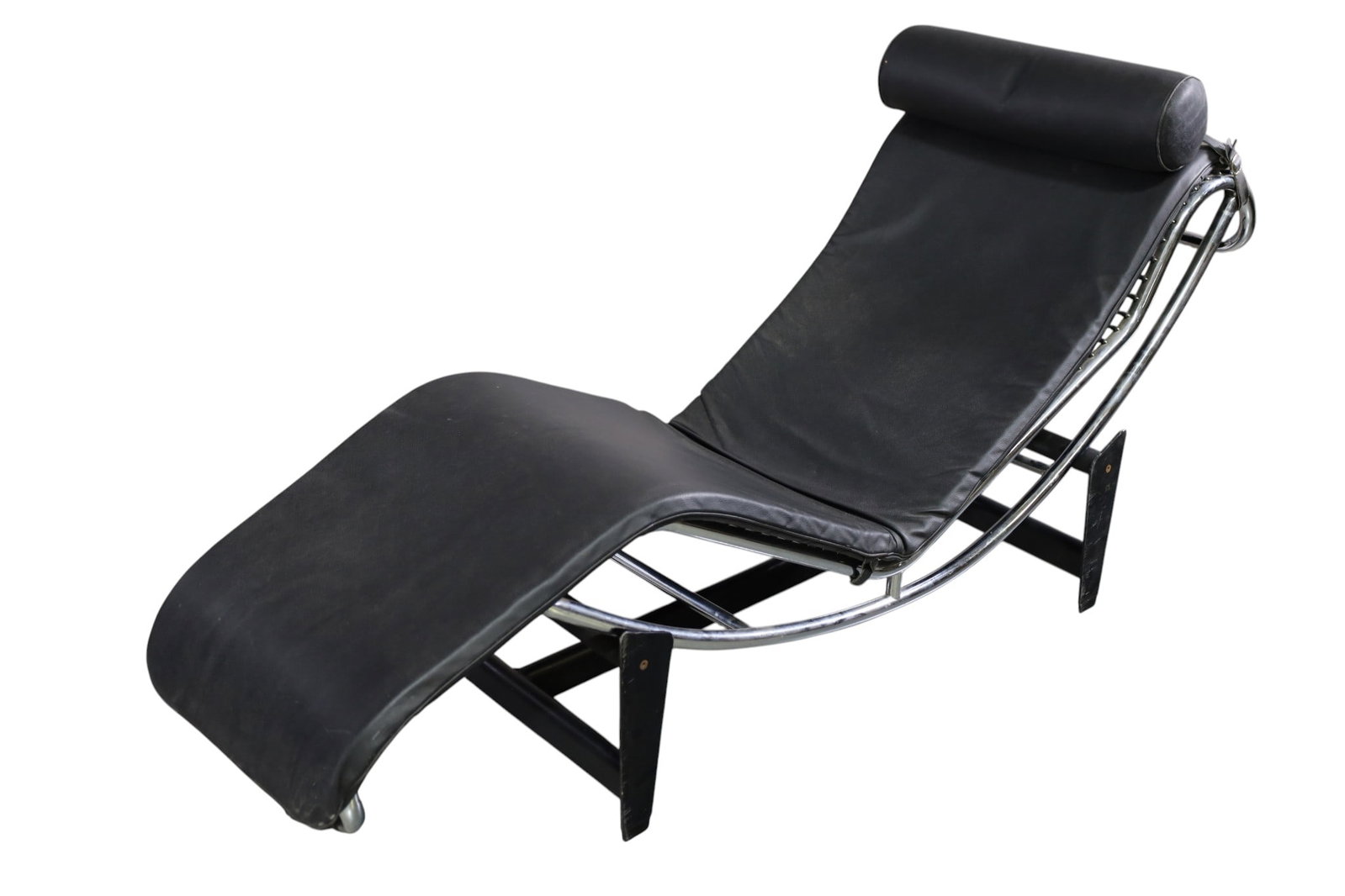 LA CORBUSIER STYLE LOUNGE CHAIR: CHROME CHAISE LOUNGE IN THE STYLE OF LA CORBUSIER CASSINA LC4. 66" L x 21" W x 31" H. THIS ITEM EXCEEDS SIZE LIMITATIONS FOR IN HOUSE SHIPPING, MUST BE PICKED UP IN HOUSE OR SHIPPED VIA 3rd PARTY