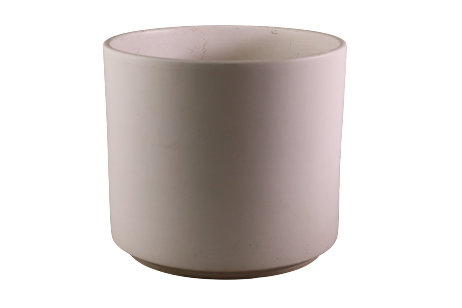 GAINEY PLANTER (AS IS): WHITE GAINEY PLANTER, HAS CRACK, 13" DIAM x 11 1/2" H. THIS ITEM EXCEEDS SIZE LIMITATIONS FOR IN HOUSE SHIPPING, MUST BE PICKED UP IN HOUSE OR SHIPPED VIA 3rd PARTY GROUND SHIPPER.